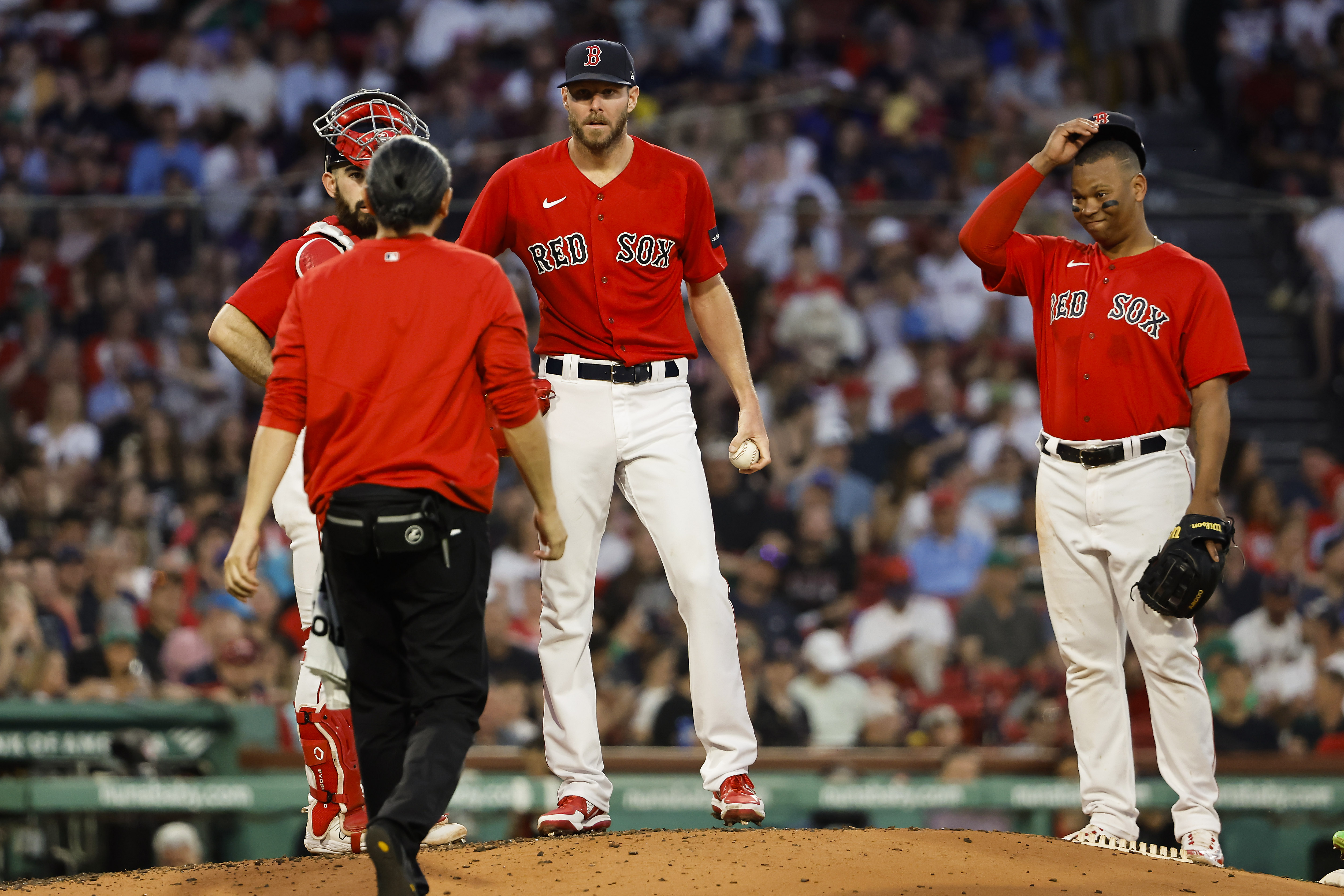 Chris Sale injury: Red Sox lefty leaves game with left shoulder