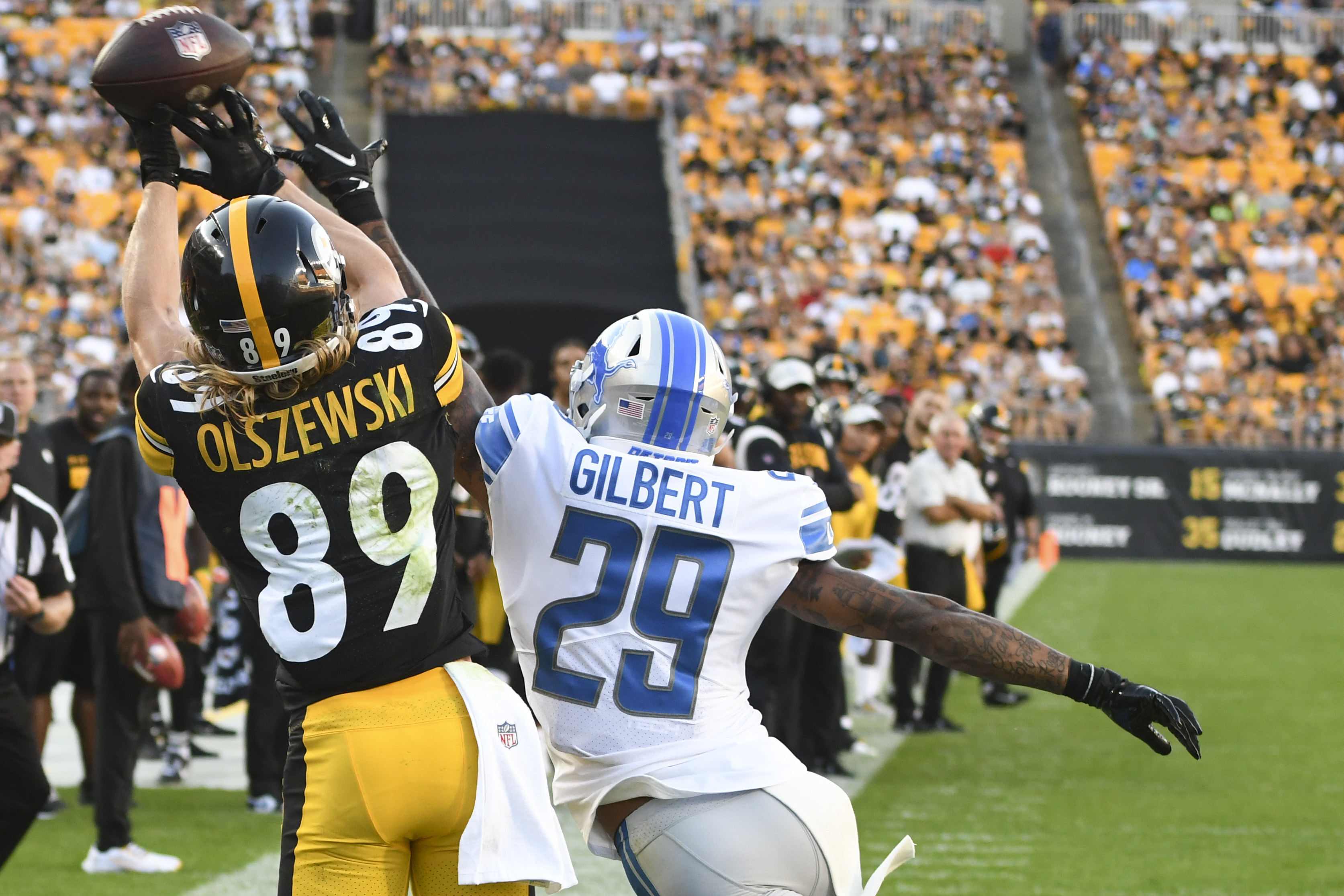 Pittsburgh Steelers' Gunner Olszewski (89), left, tries to get past Detroit  Lions safety Will Harris (25) on a punt return during the first half of an  NFL preseason football game, Sunday, Aug.