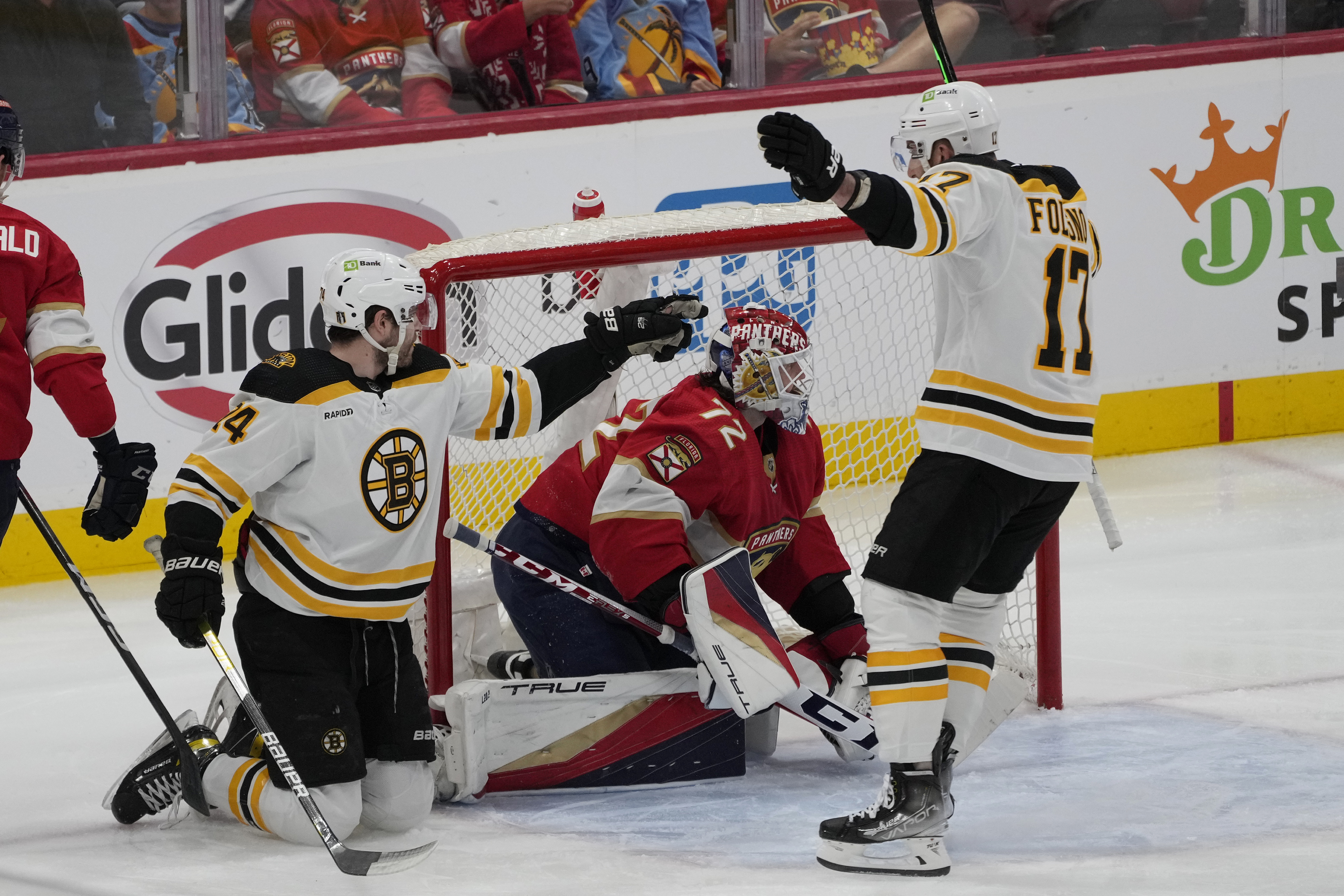 Boston Bruins' gear barred from some Tampa Bay Lightning seats