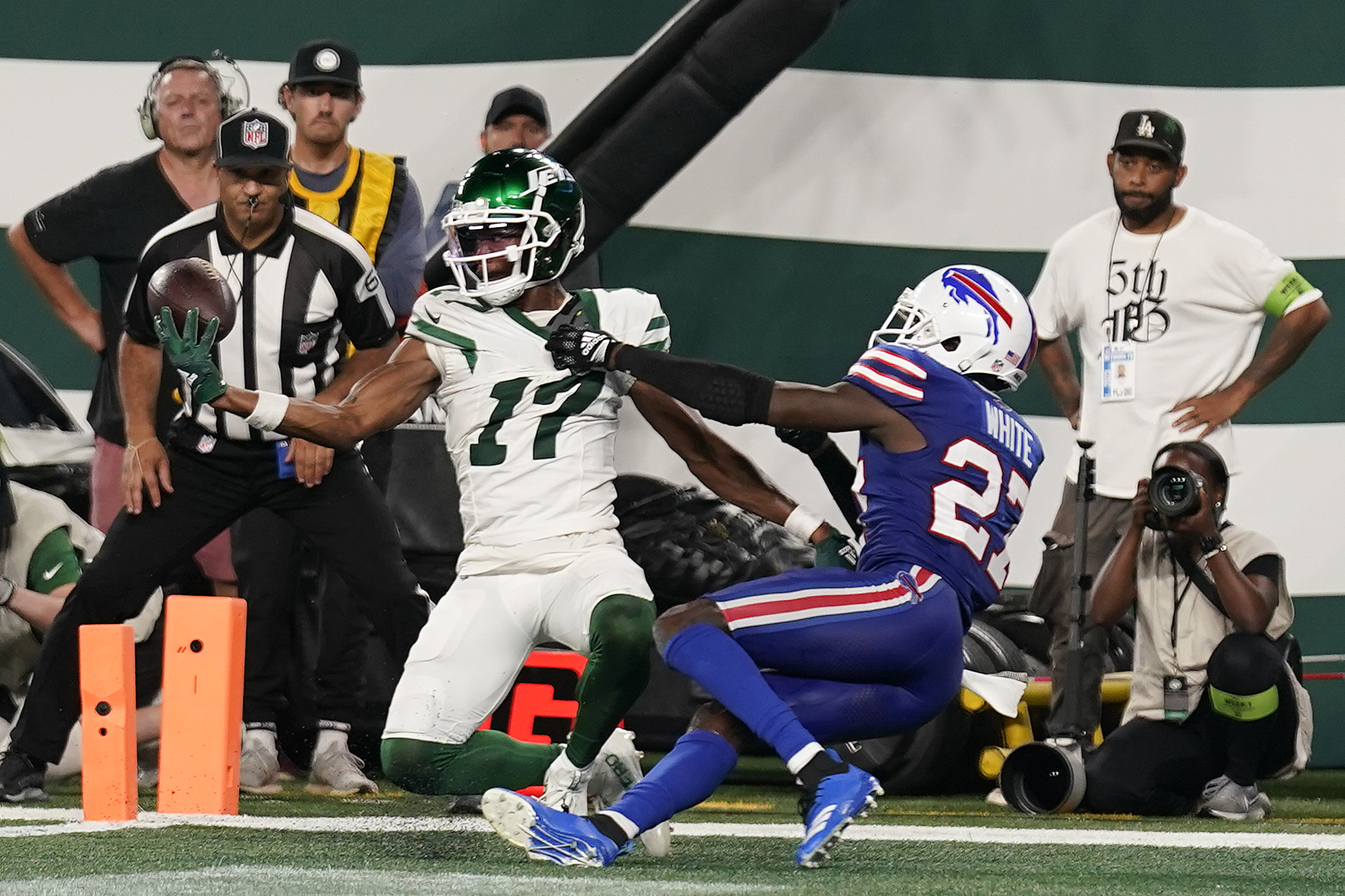 New York Jets linebacker Jermaine Johnson (52) warms up before playing  against the Buffalo Bills in