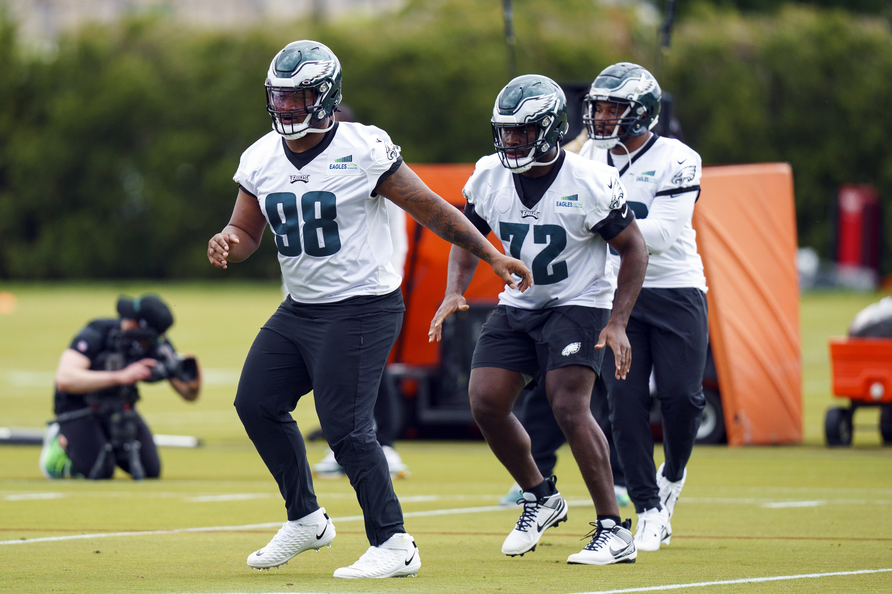 Jalen Carter's hot start; previewing Eagles-Commanders