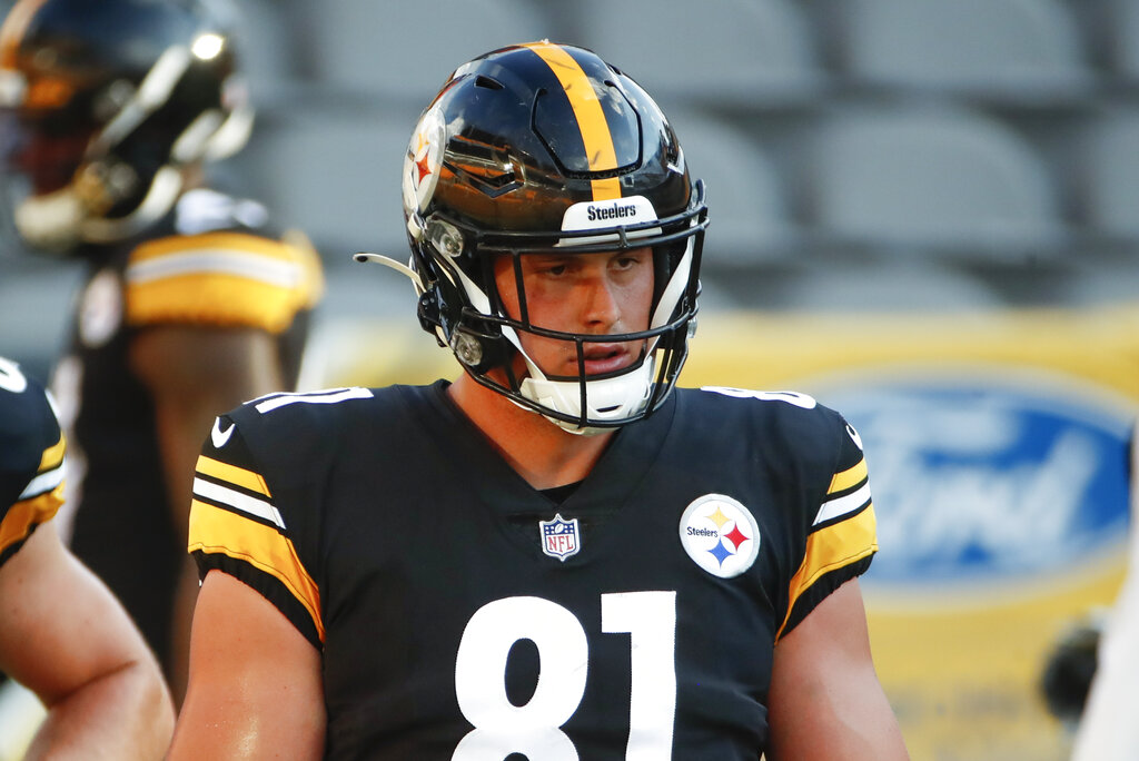 Pittsburgh Steelers tight end Zach Gentry (81) and quarterback