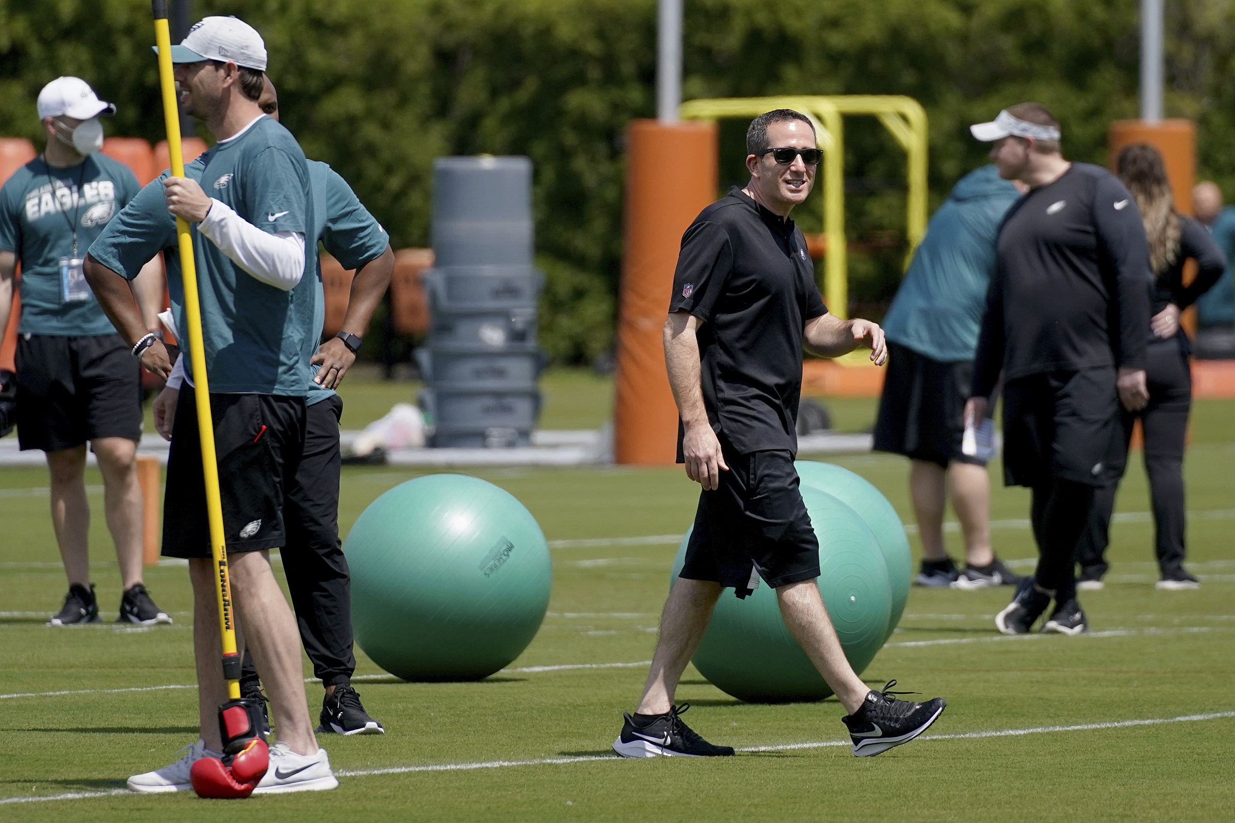 Landon Dickerson makes it to the field for Eagles' rookie minicamp