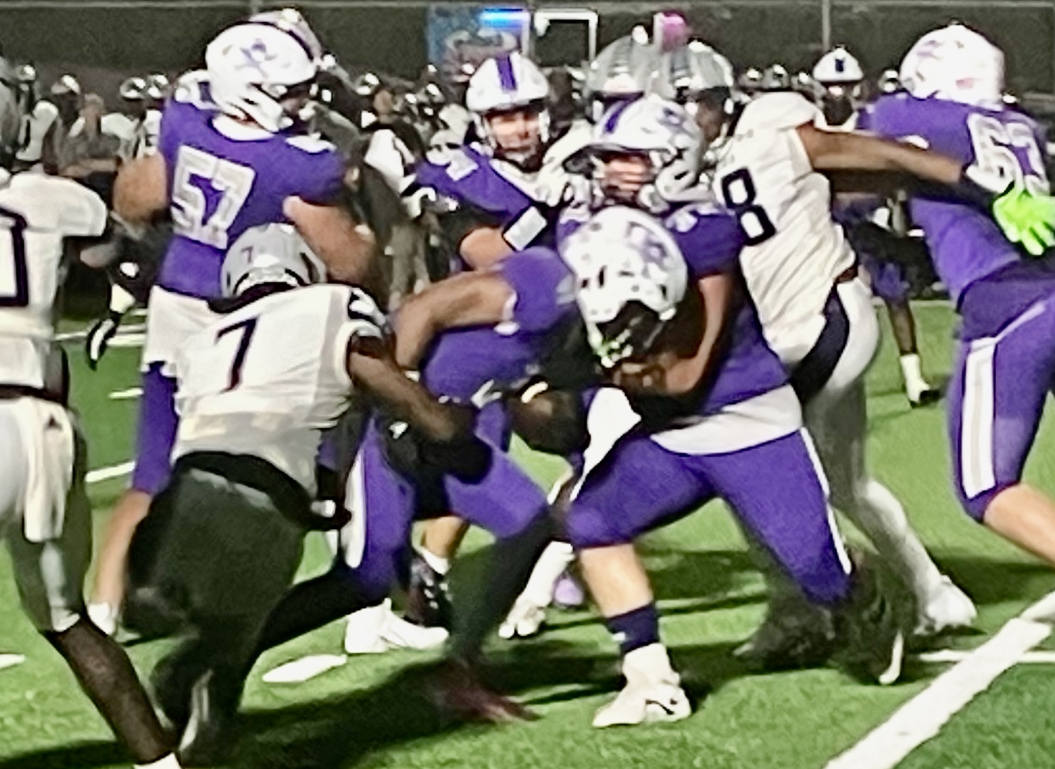 HS football: Tyshawn Bent runs wild, but Tottenville's red zone struggles  prove costly during 13-7 defeat to Lincoln 