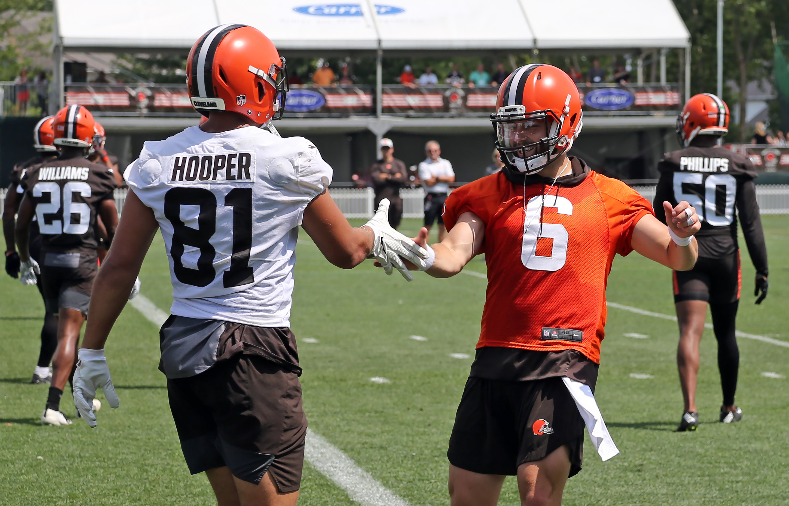 Cleveland Browns: Austin Hooper dealing with neck injury - Dawgs By Nature