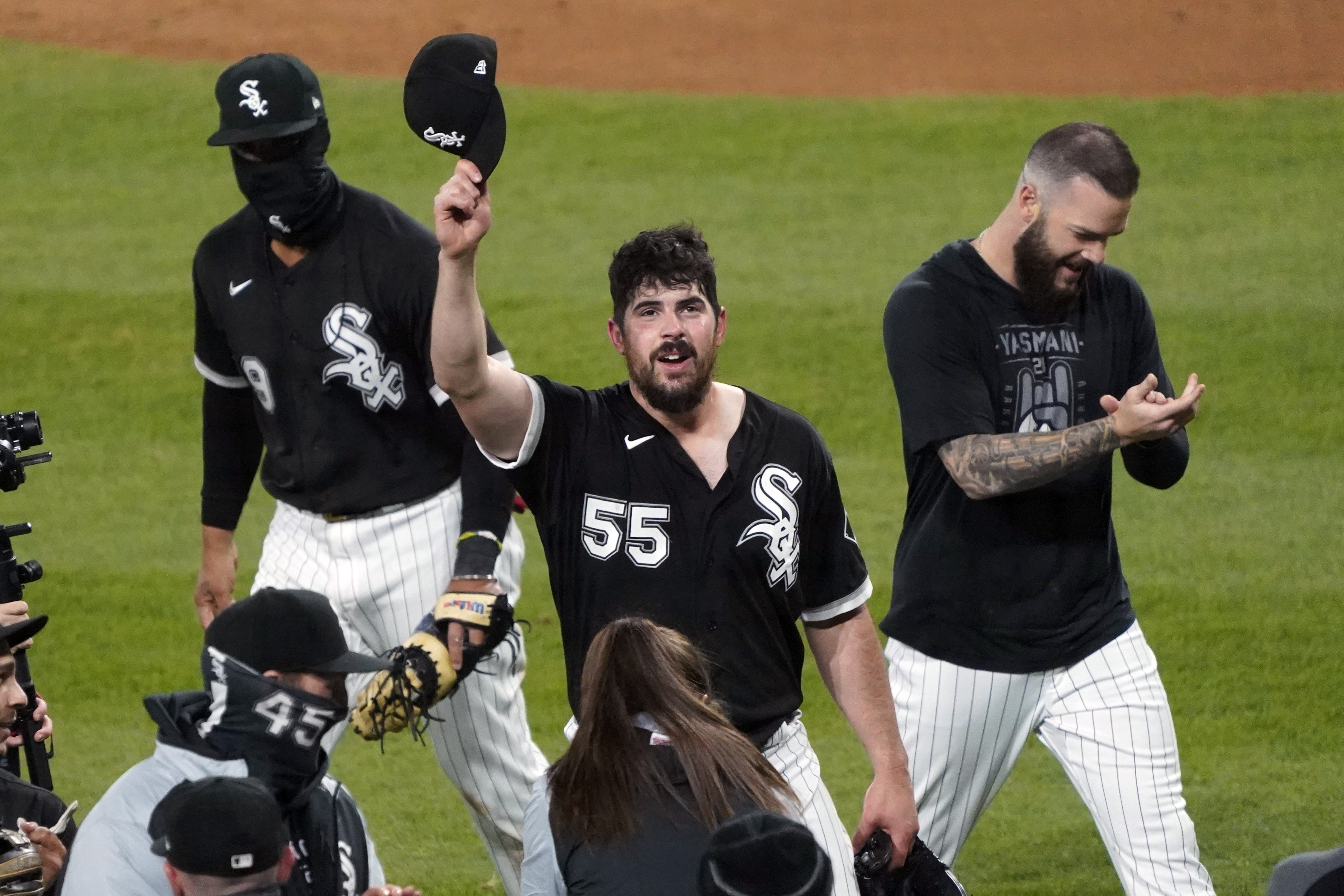 White Sox's Carlos Rodon gets no-hitter, loses perfect game in 9th