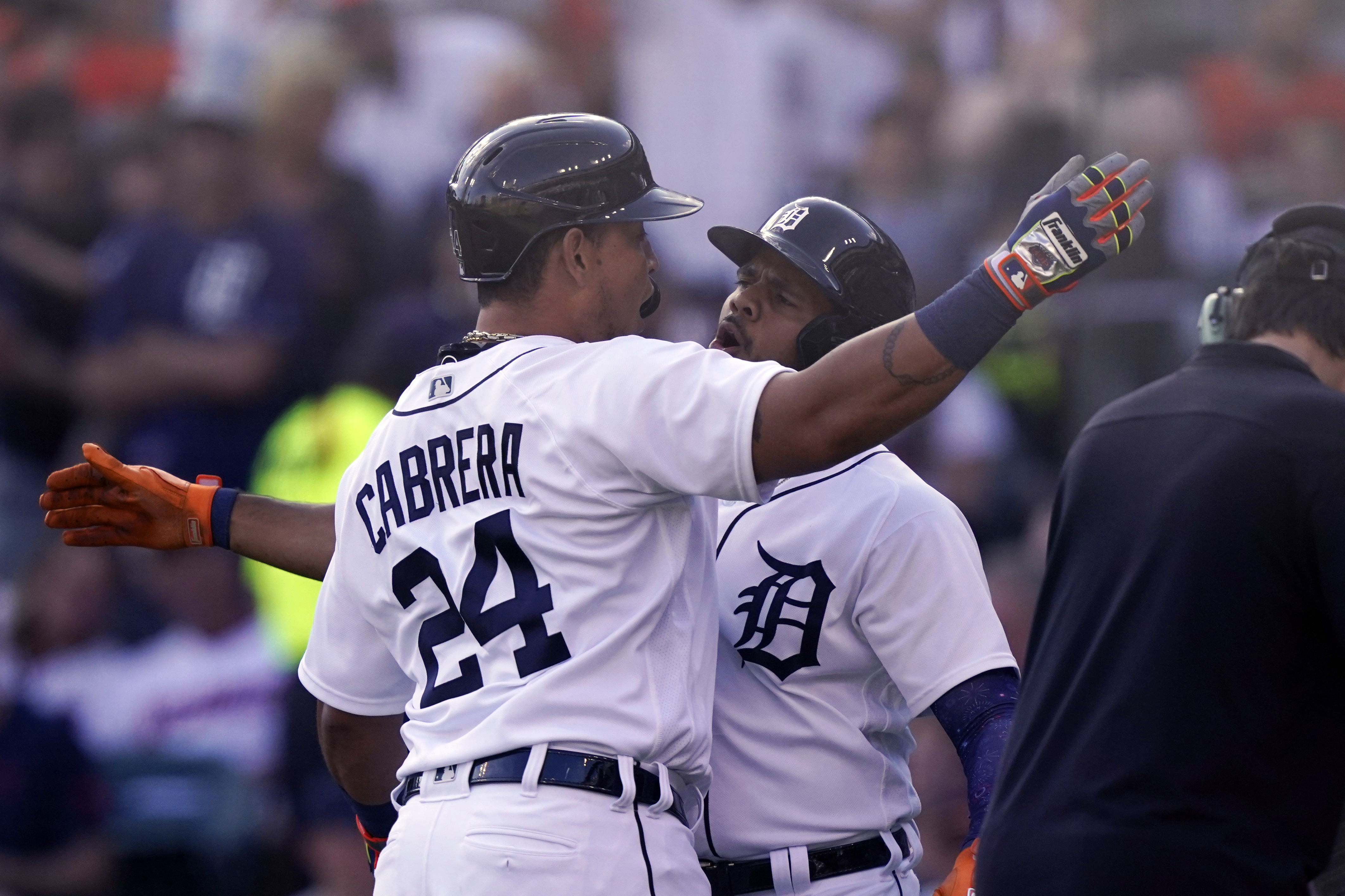 Cabrera doesn't homer but leads Tigers over Indians 6-4