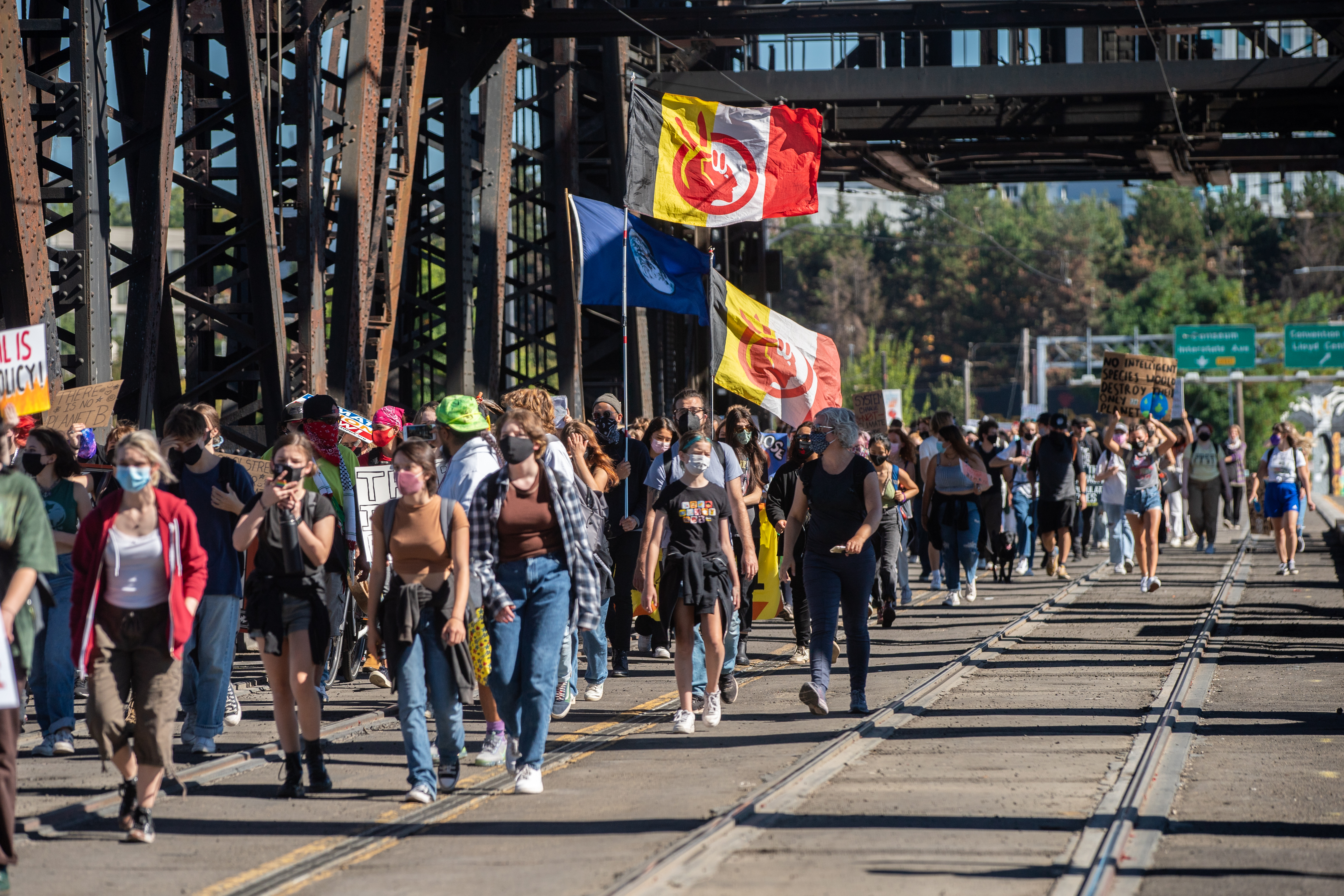 Thousands of high schoolers march through Portland to fight global ...