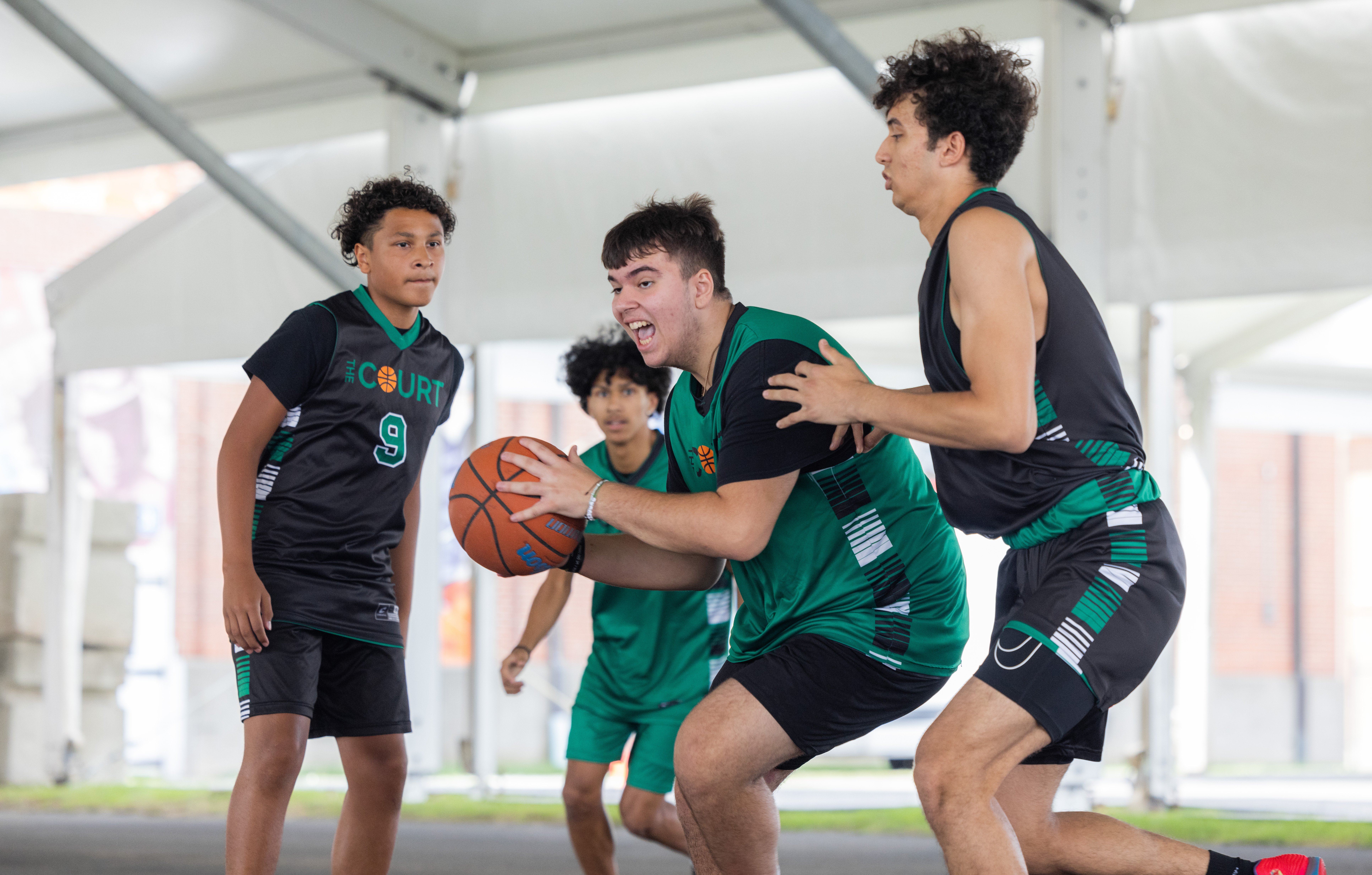 SWISH! Naismith Basketball Hall of Fame celebrates history of game, big hit  with hoop fans - Sports Collectors Digest