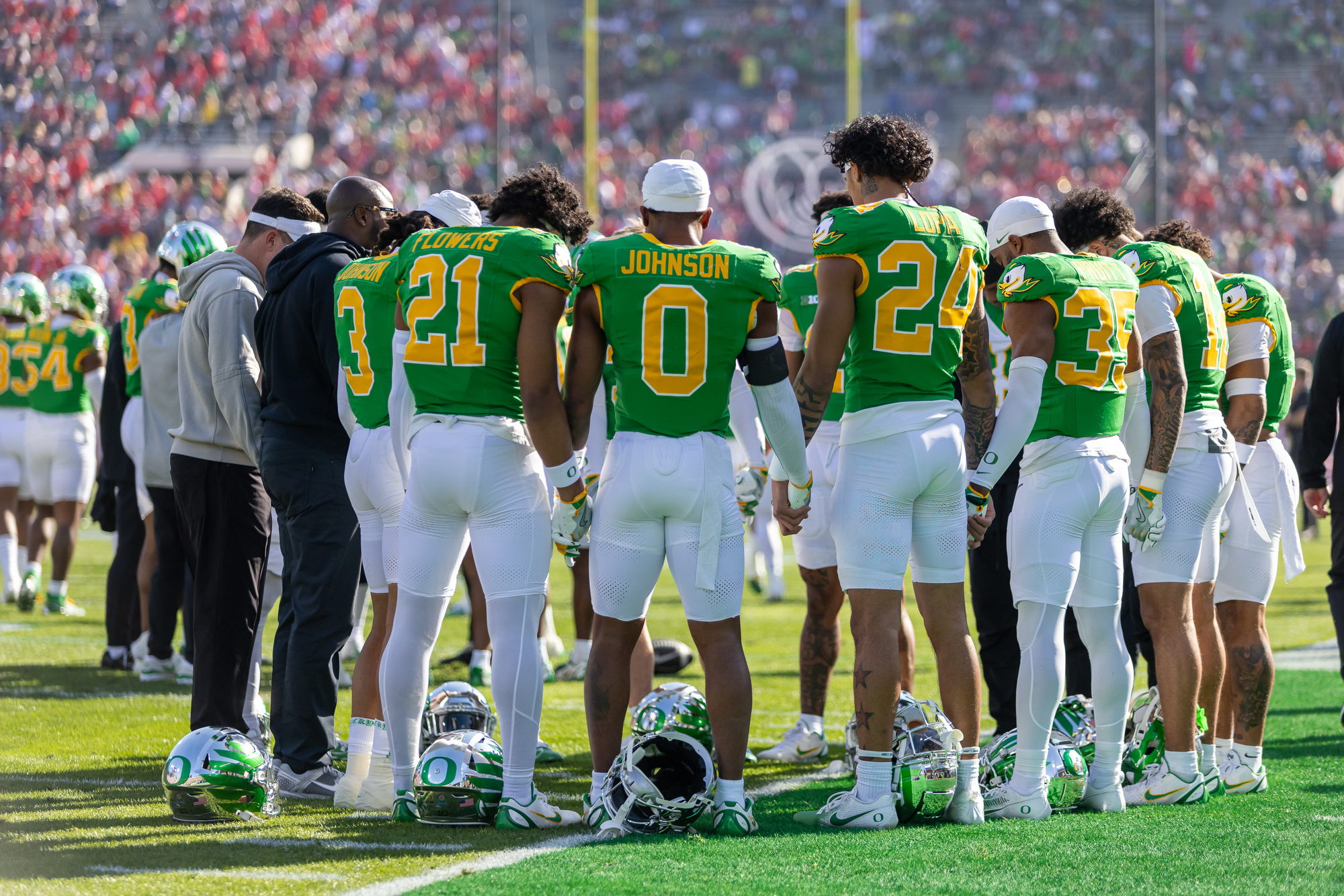 No. 1 Oregon Ducks vs. No. 8 Ohio State Buckeyes CFP quarterfinal at ...