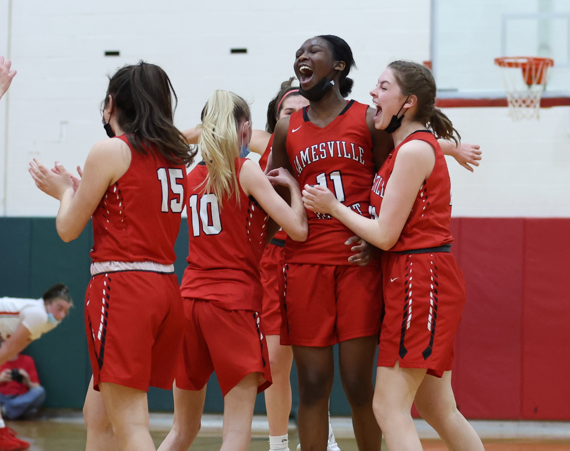 Oswego State women's basketball falls short heading into holiday