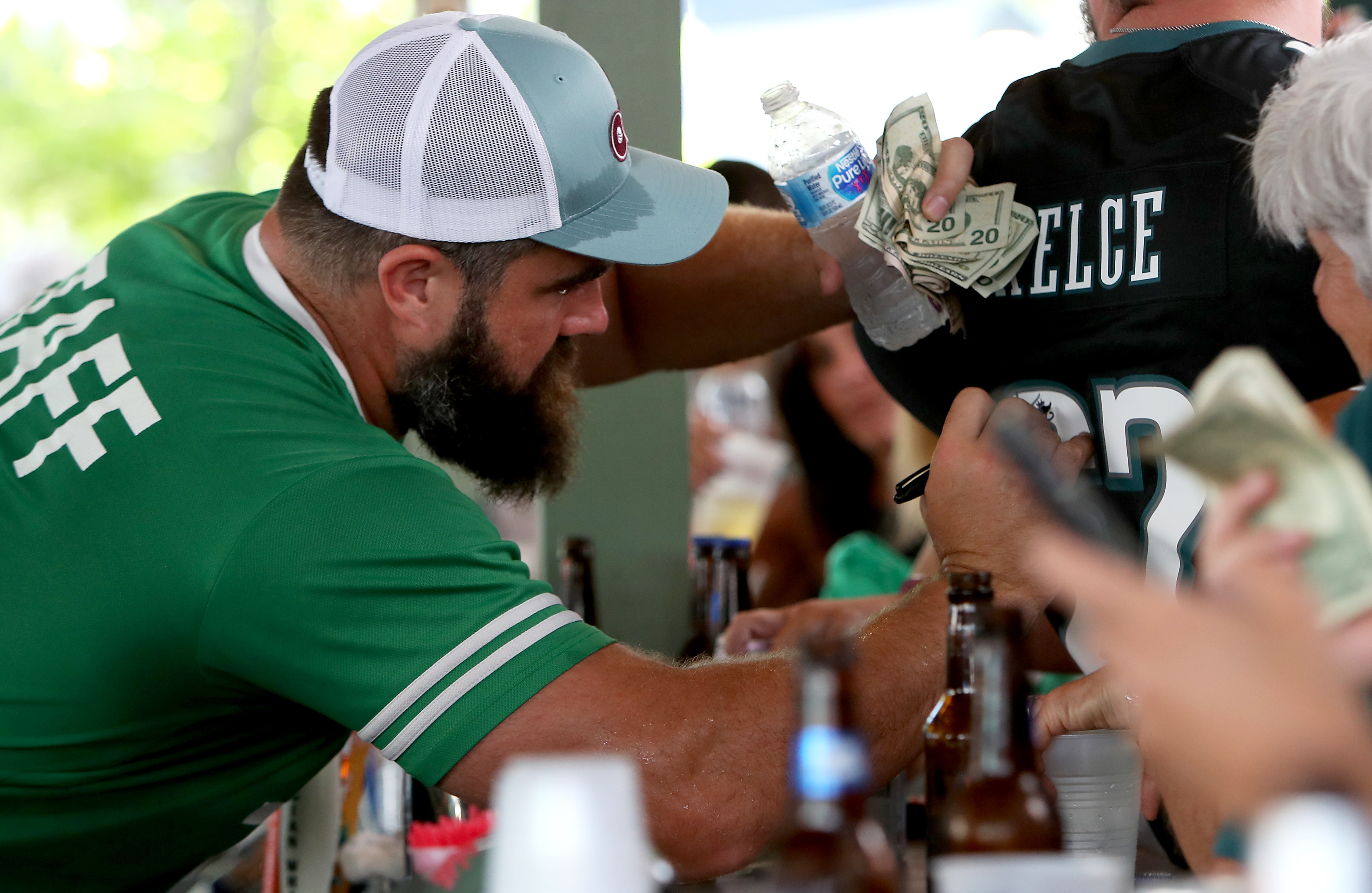 Eagles C Jason Kelce guest bartends to raise money for autism