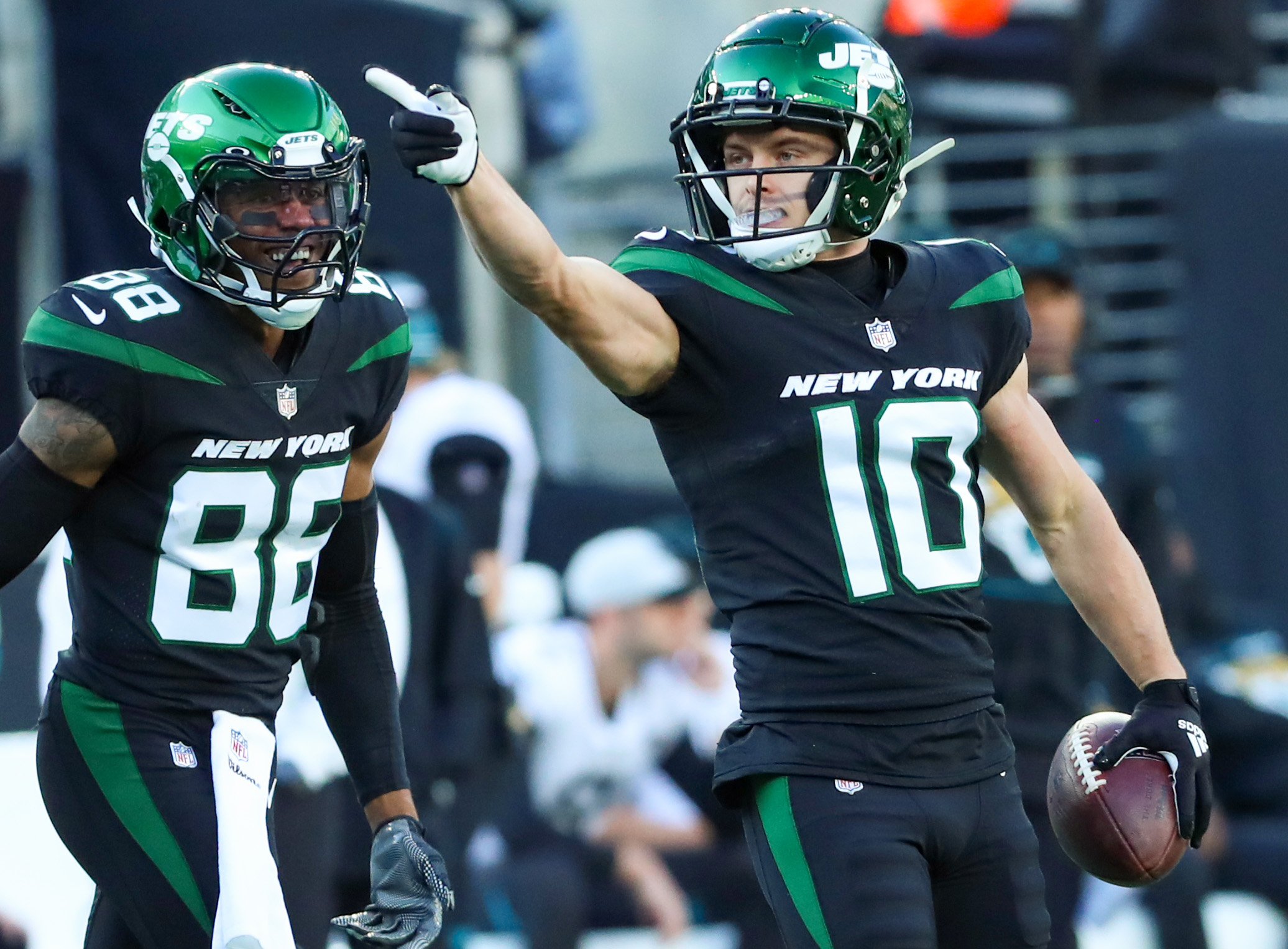 Braxton Berrios shows off holiday spirit in reindeer gear after Jets' win  vs. Jaguars 