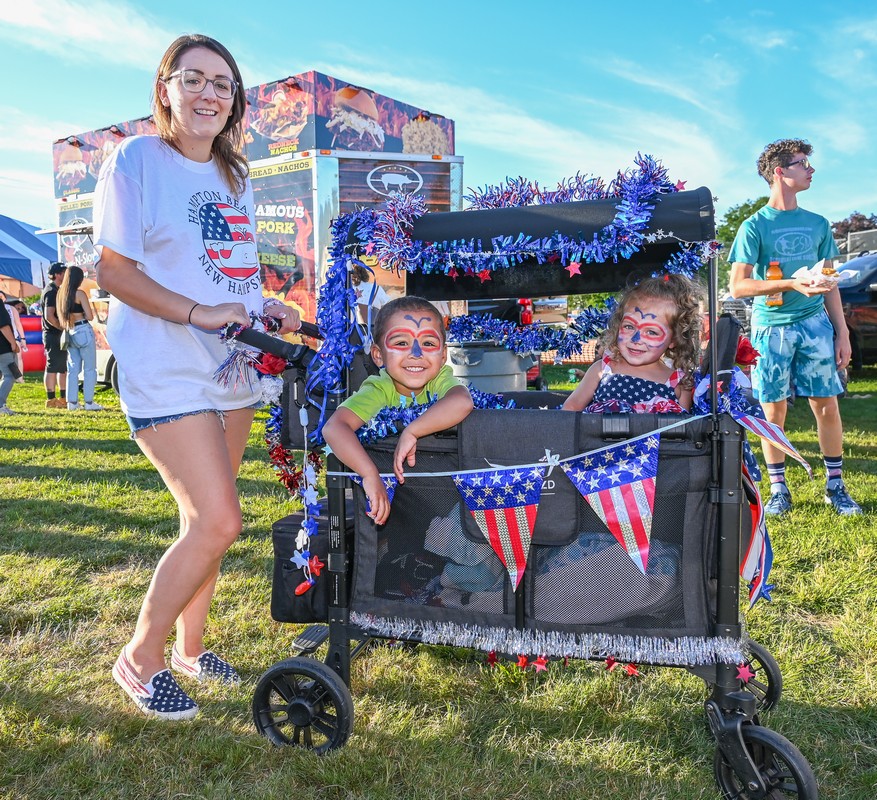 Rotary Club’s Carnival draws crowds to East Longmeadow (photos