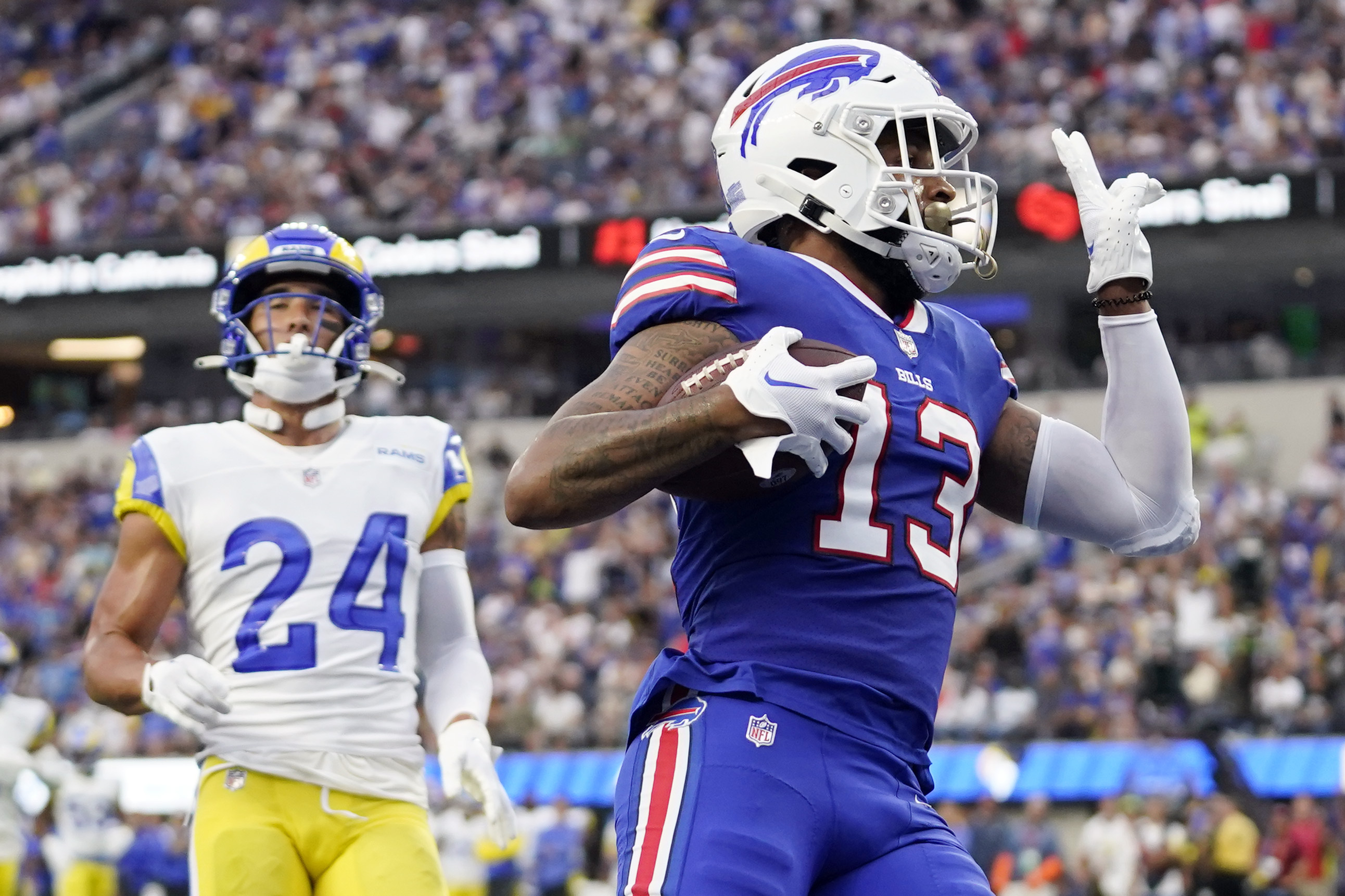 Buffalo Bills WR Gabe Davis Picks Up Where He Left Off in Win at Los  Angeles Rams - Sports Illustrated Buffalo Bills News, Analysis and More