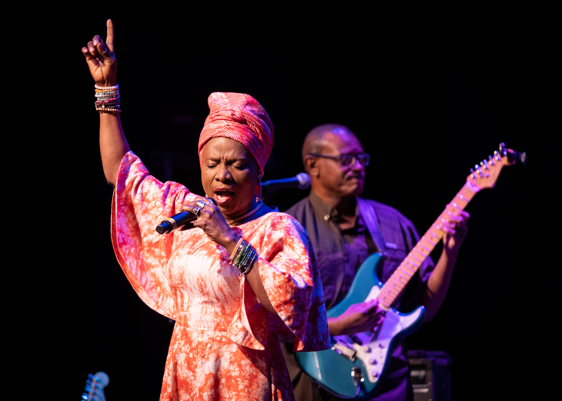 El 44.º Tri-C JazzFest abre con artistas africanos que convierten el escenario de Mimi Ohio en una fiesta de baile