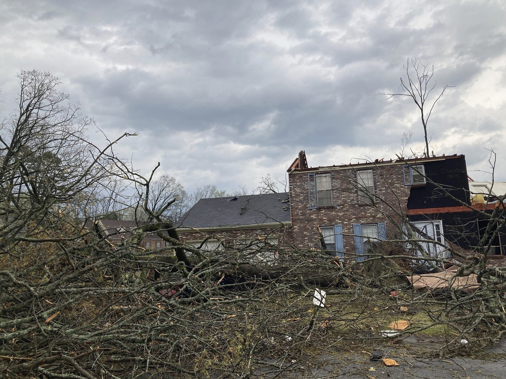 Tornadoes Slam Arkansas, Shredding Rooftops And Tossing Cars - Pennlive.com