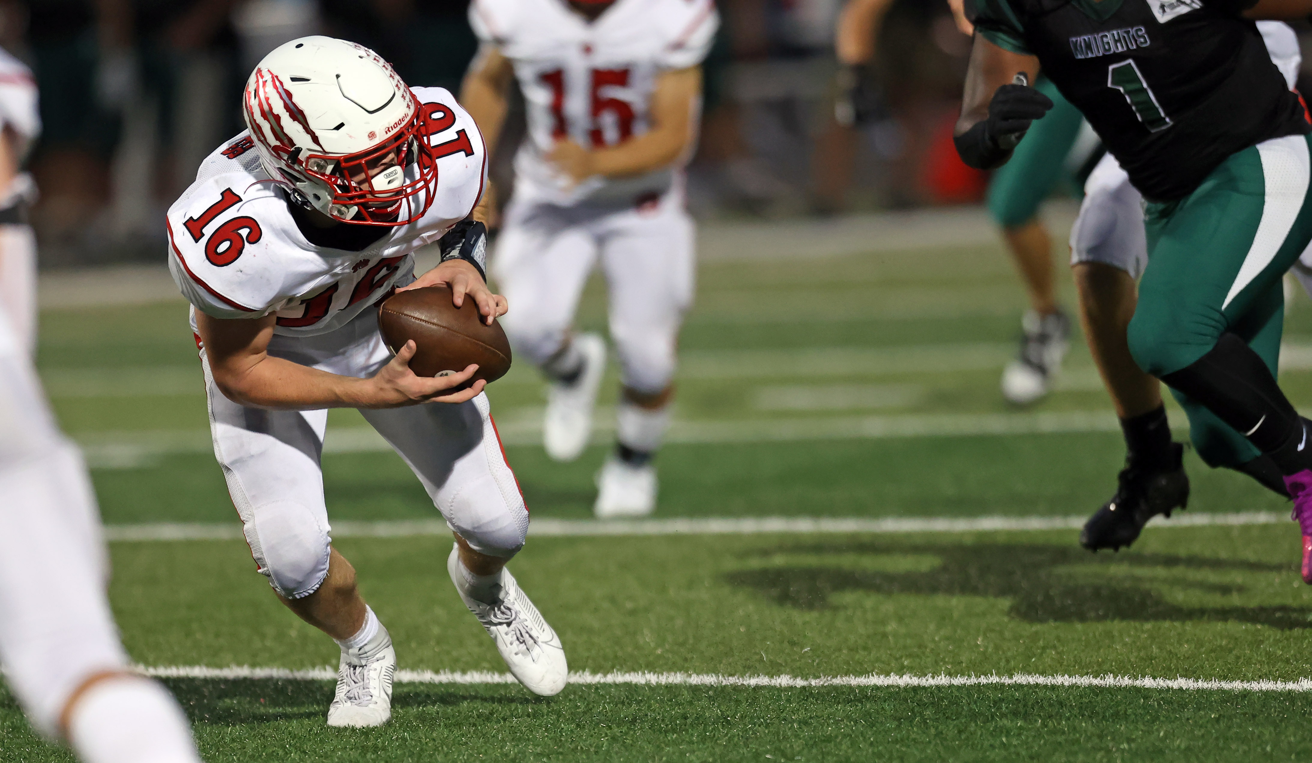 Mentor vs. Shaker Heights football: Special teams play lifts Cardinals past  Raiders, 44-29 – News-Herald