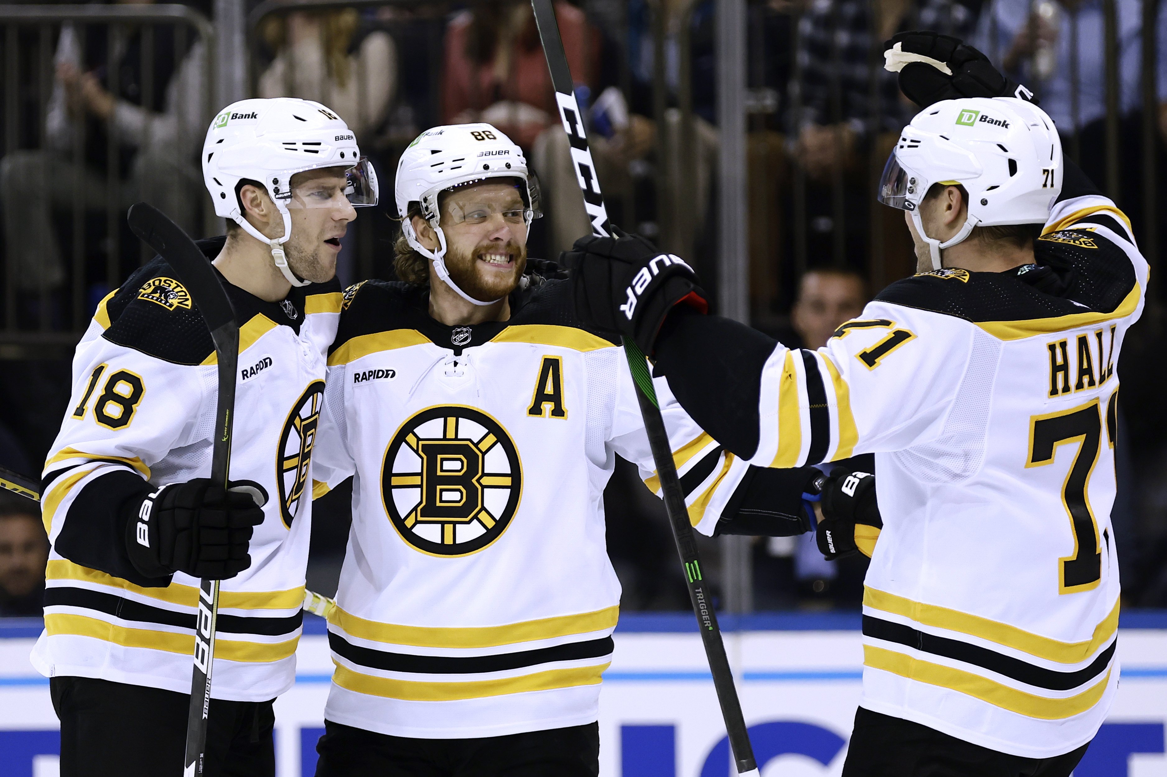 Rangers stay hot against a favorite opponent, the Bruins