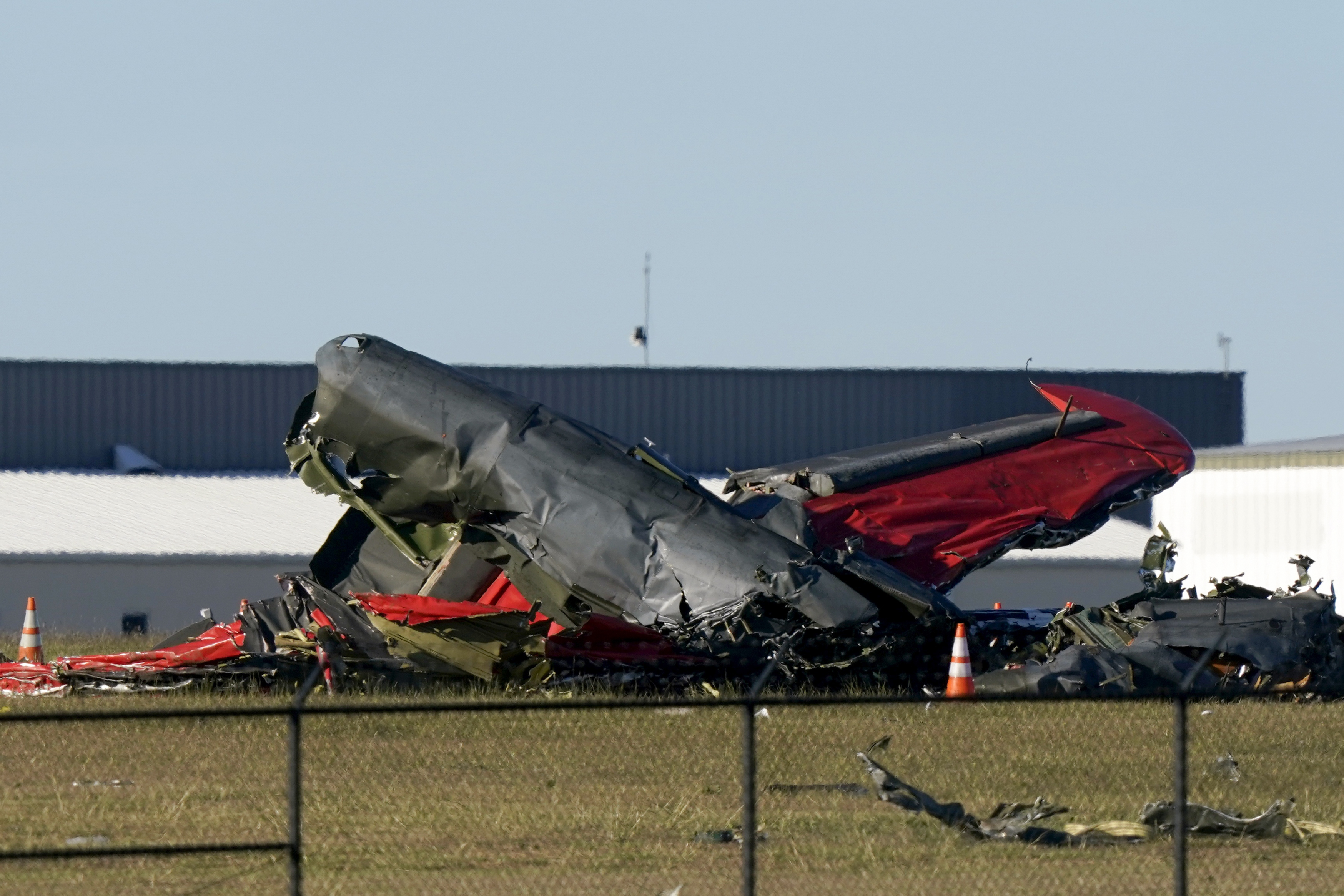 Airplane crashes. P-63 and b-17 crash at Dallas. Столкнулись два самолета. Столкновение самолётов в Далласе.