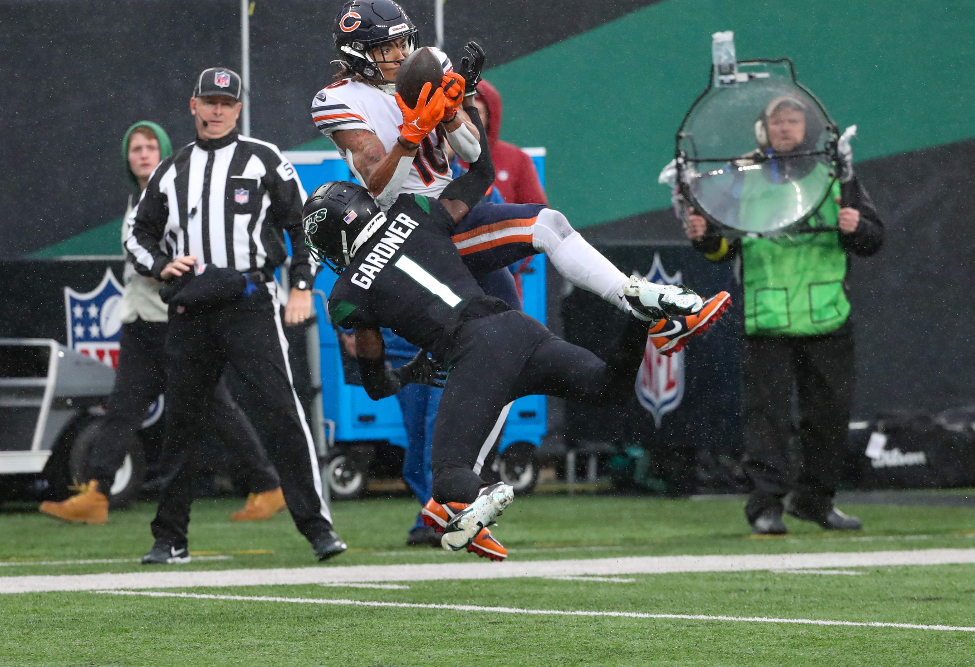 New York Jets running back Zonovan Knight (27) carries the ball against the  Chicago Bears during an NFL football game, Sunday, Nov. 27, 2022, in East  Rutherford, N.J. (AP Photo/Seth Wenig Stock