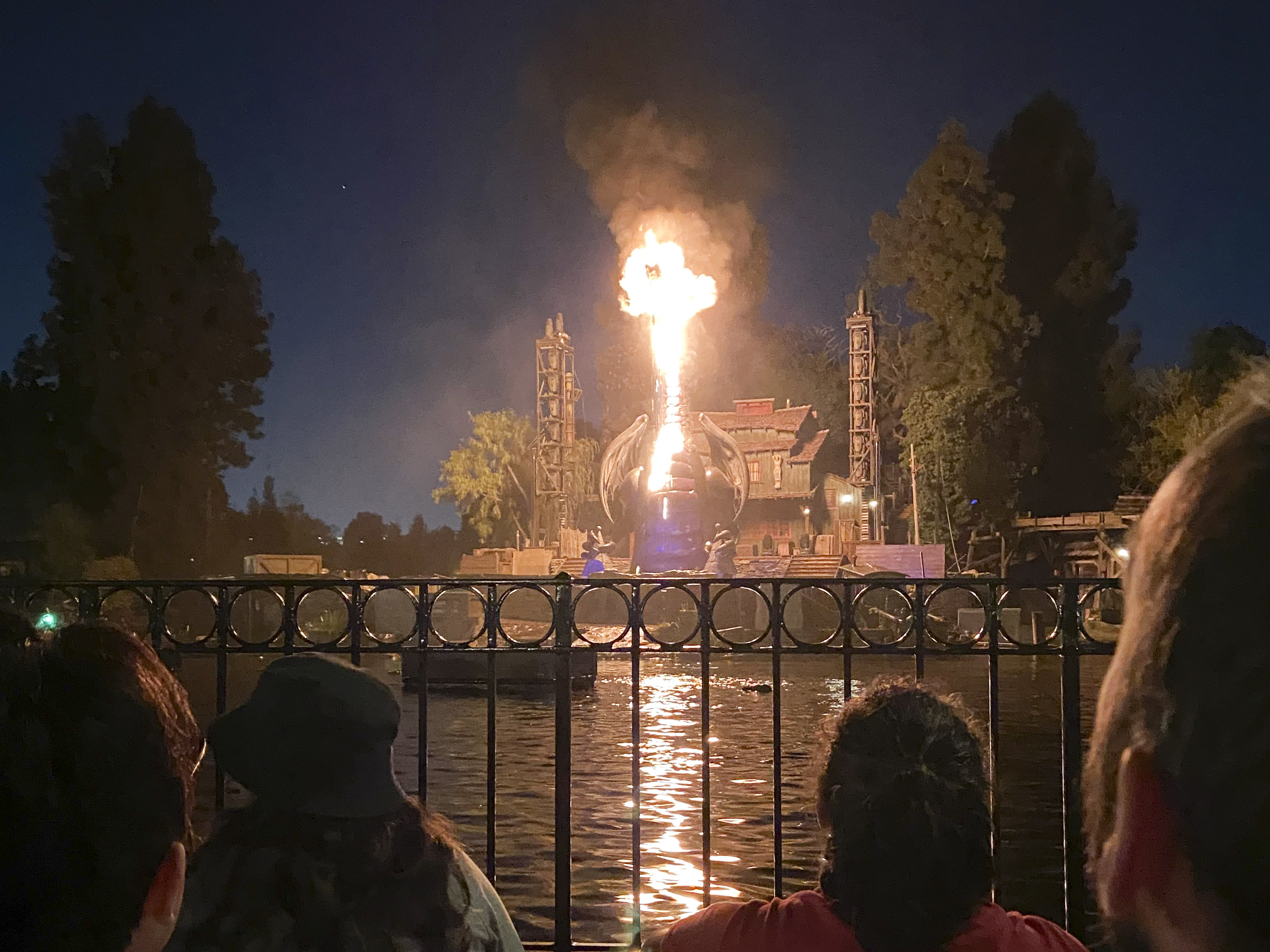 Watch Disneyland's dragon catch on fire during Fantasmic show