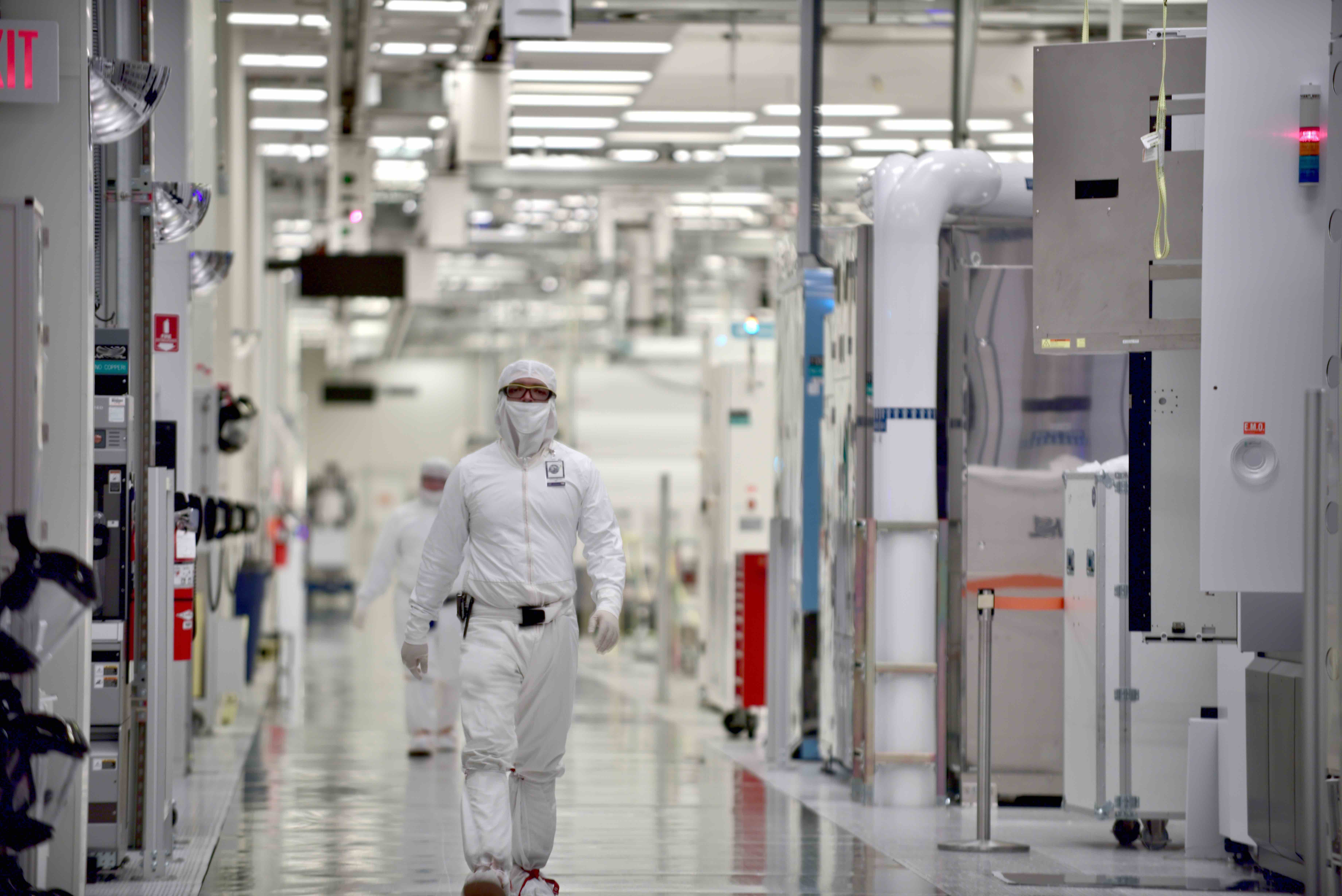 intel-contemplates-outsourcing-advanced-production-upending-oregon-s-central-role-oregonlive-com