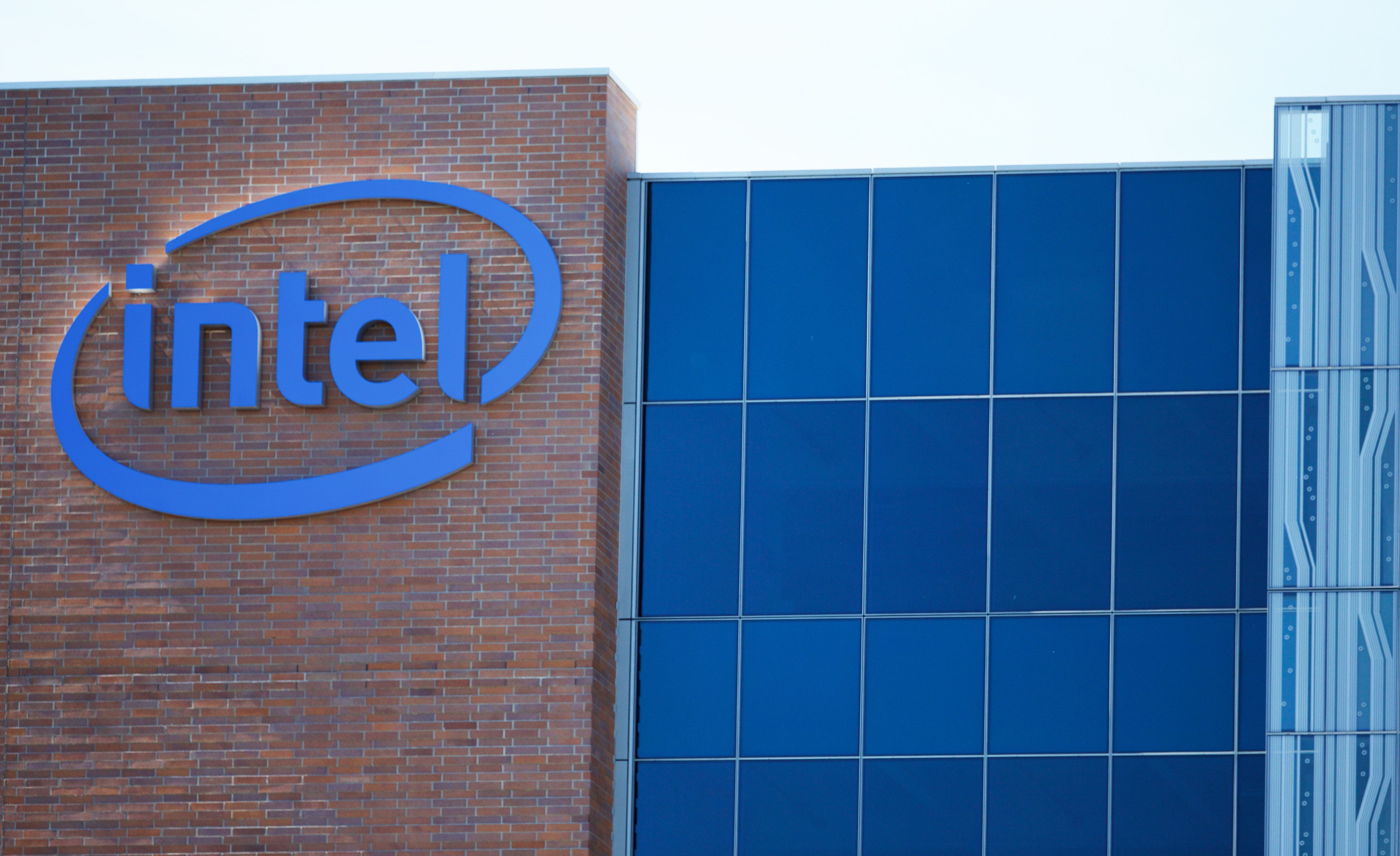 Intel, Oregon's largest employer, says 'majority' of workers will split  time between home and the office from now on - oregonlive.com