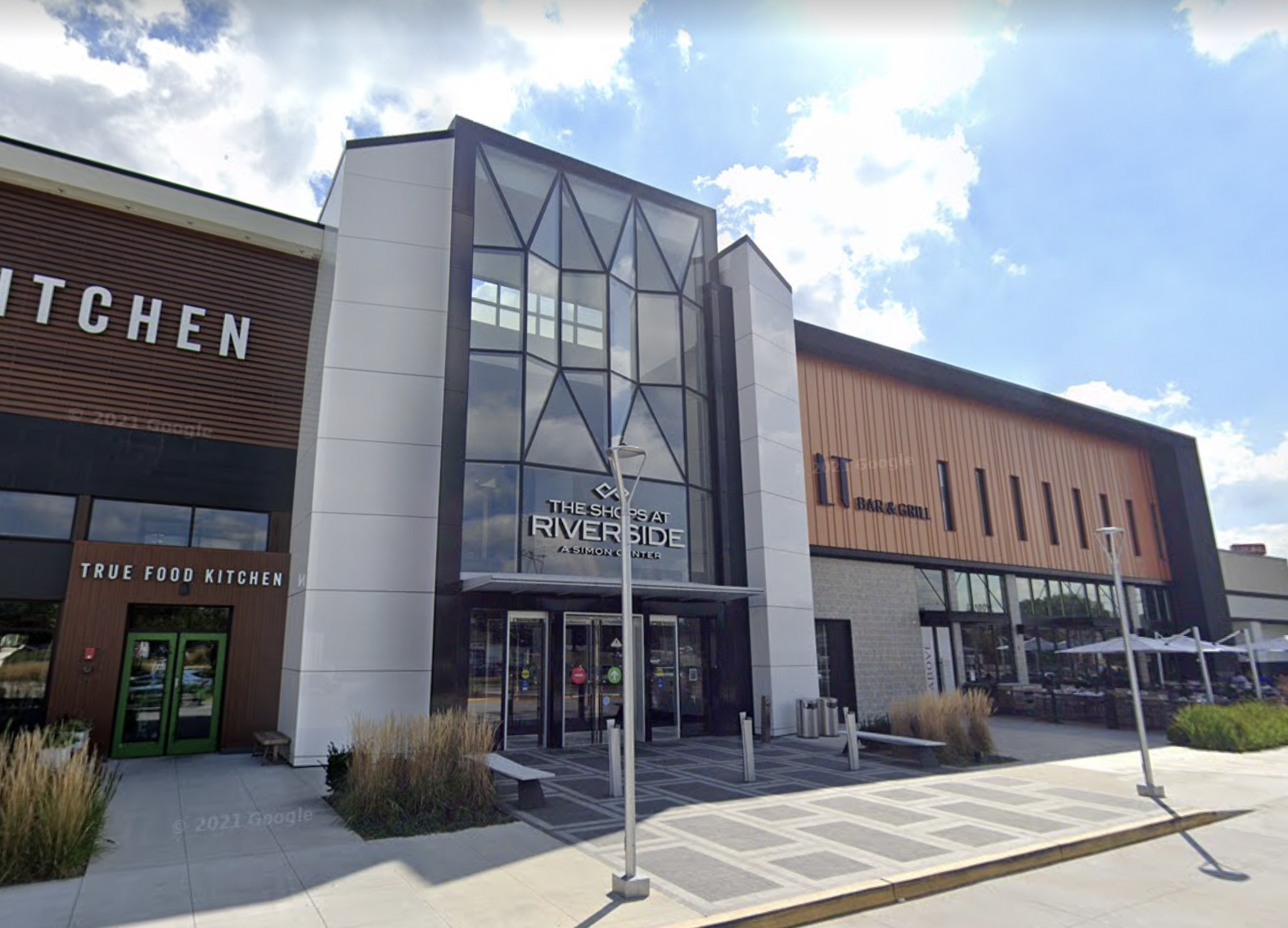 5 NJ mall employees overdose on fentanyl in parking garage