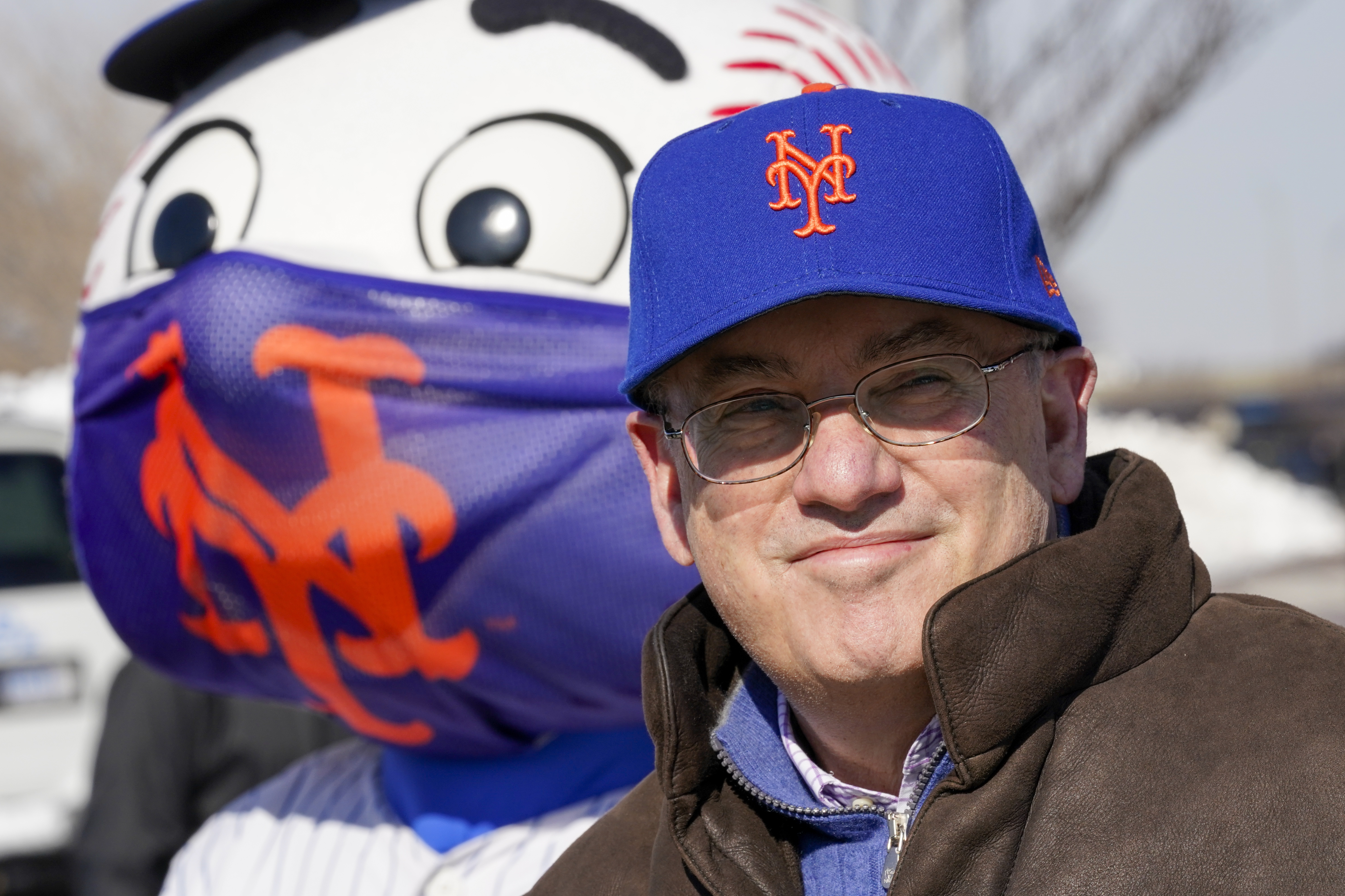 Mets owner Steve Cohen reacts to 'thumbs down' controversy surrounding his  team with late night tweet 