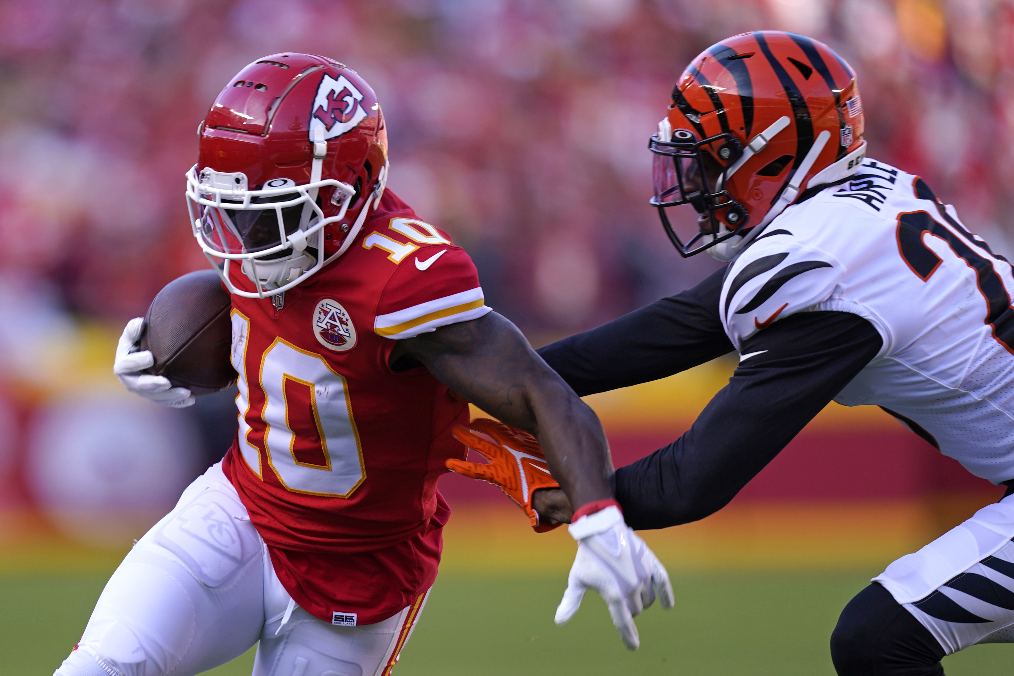 Tyreek Hill shreds the Eagles defense in 42-30 Chiefs win