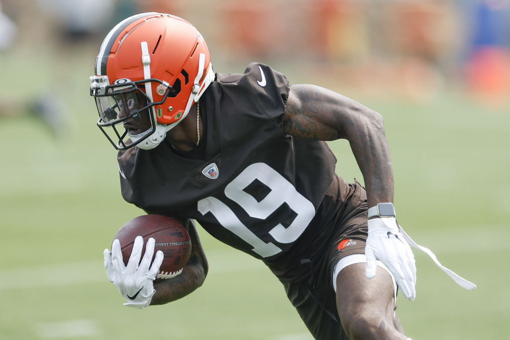 Eagles' Marquise Goodwin brings more than just speed to offense, says  former NFL GM 