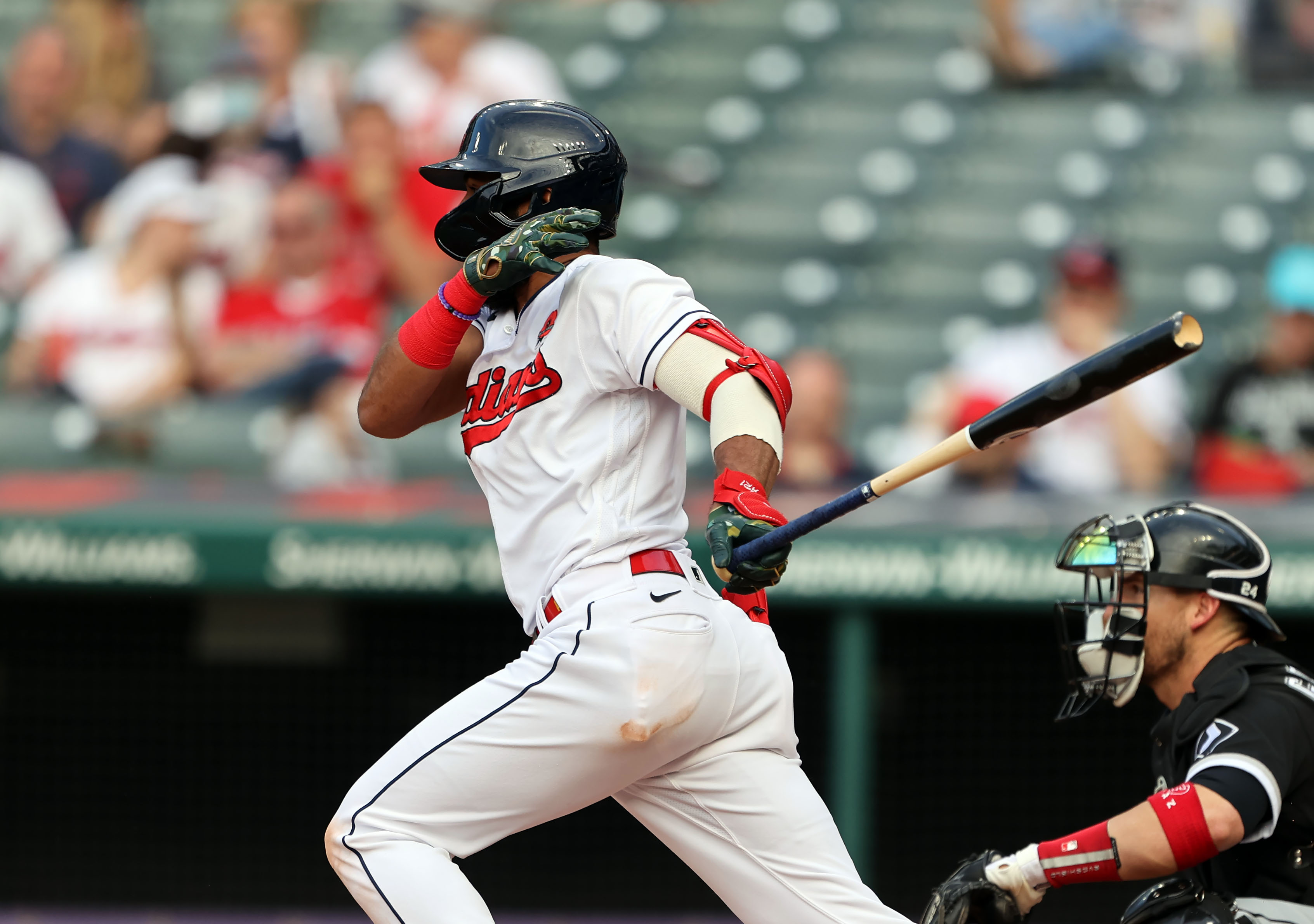 Lindor's bat lifts Tribe to victory