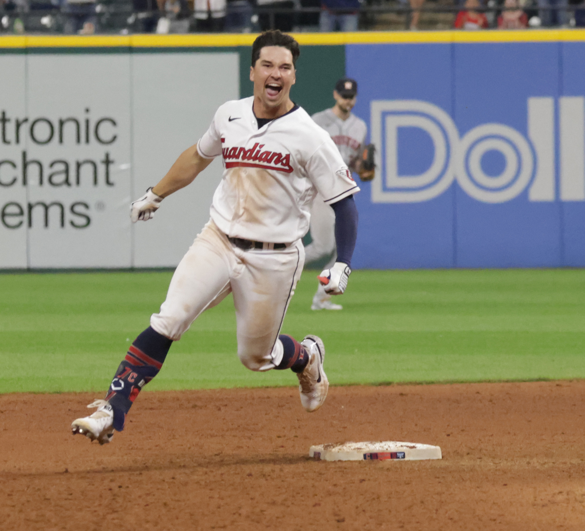 Dover man nabs historic home run ball in final Indians home game