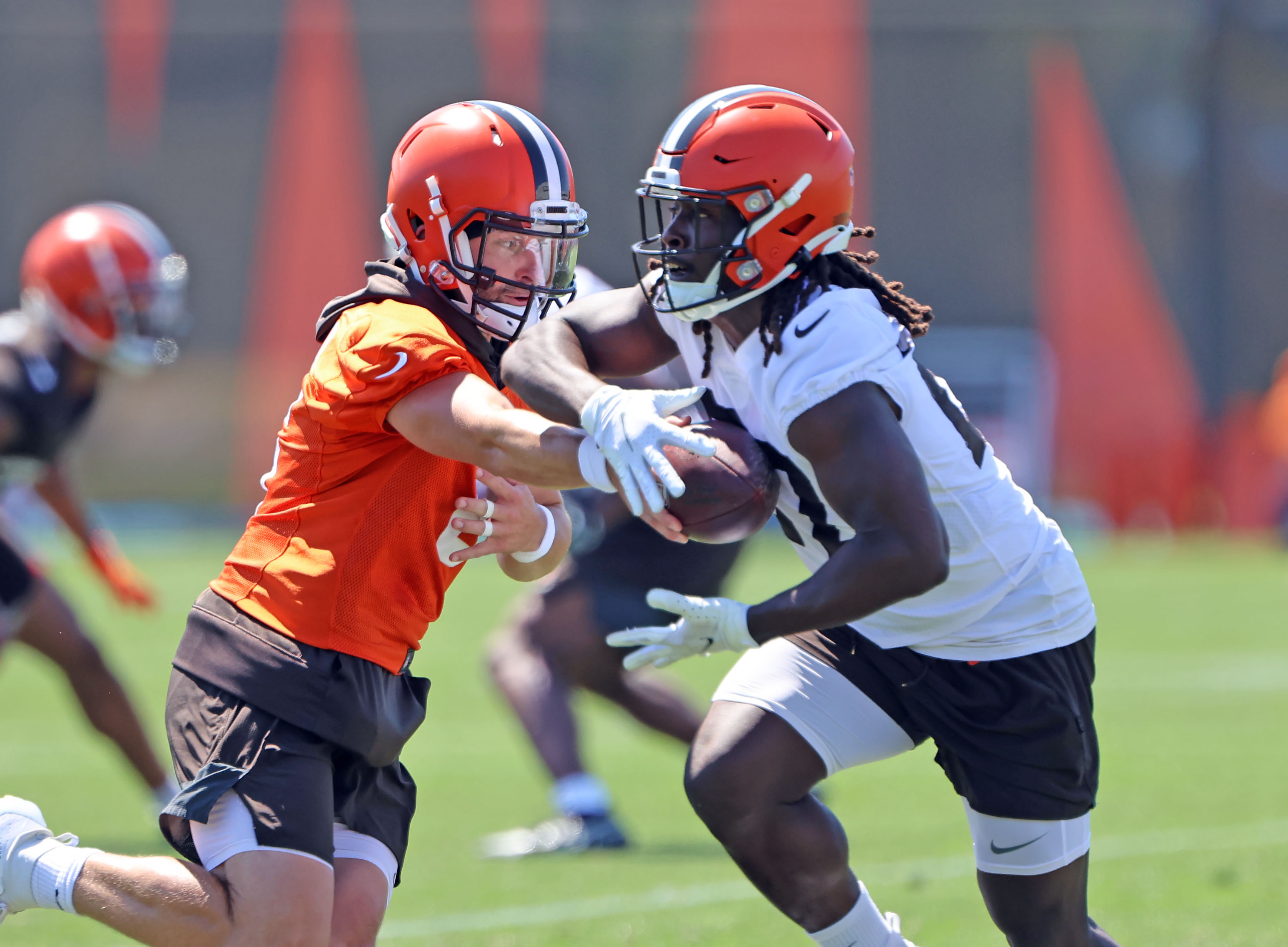 Browns RB D'Ernest Johnson earns respect from LeBron James