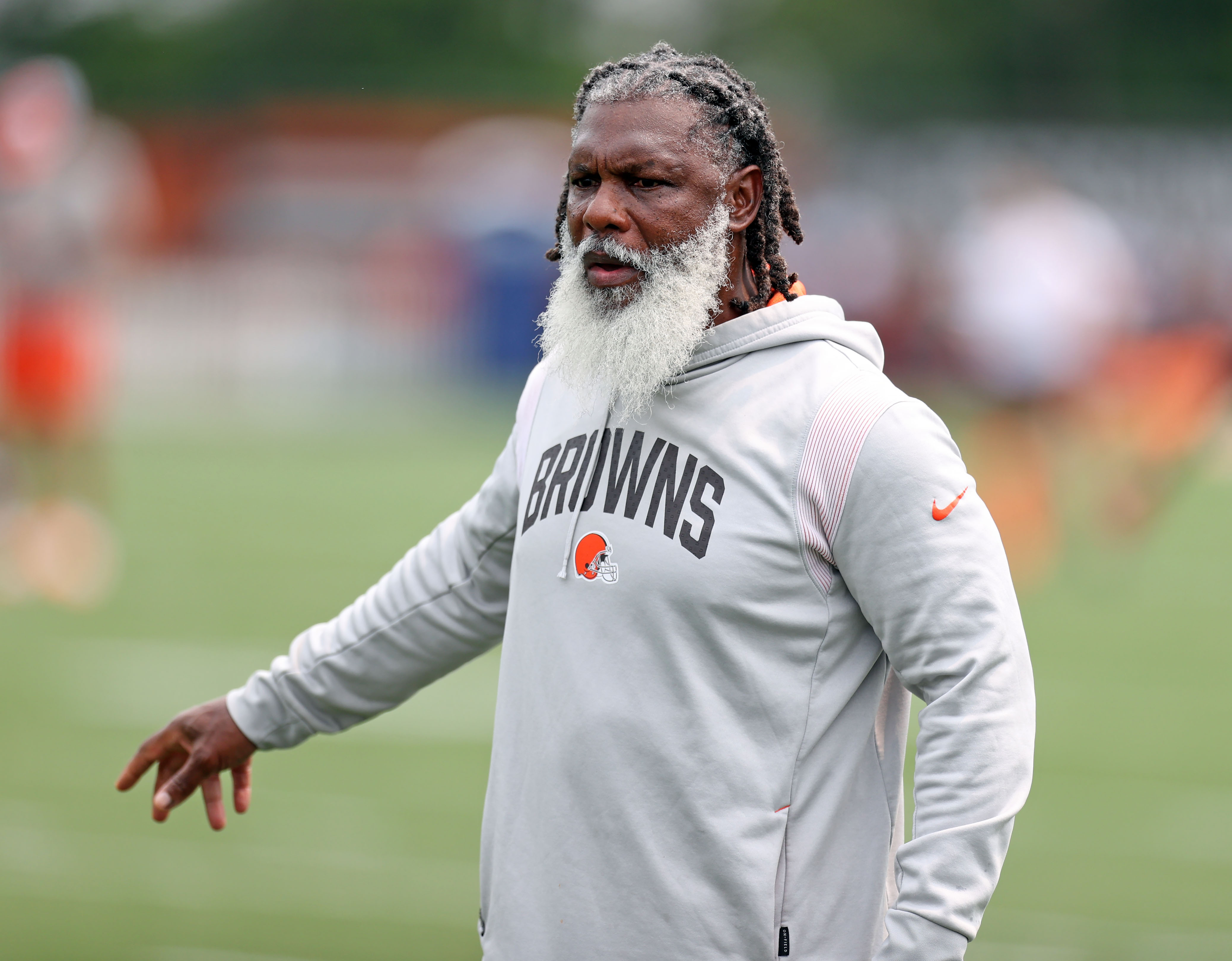 Cleveland Browns assistant coach Stump Mitchell takes medical leave