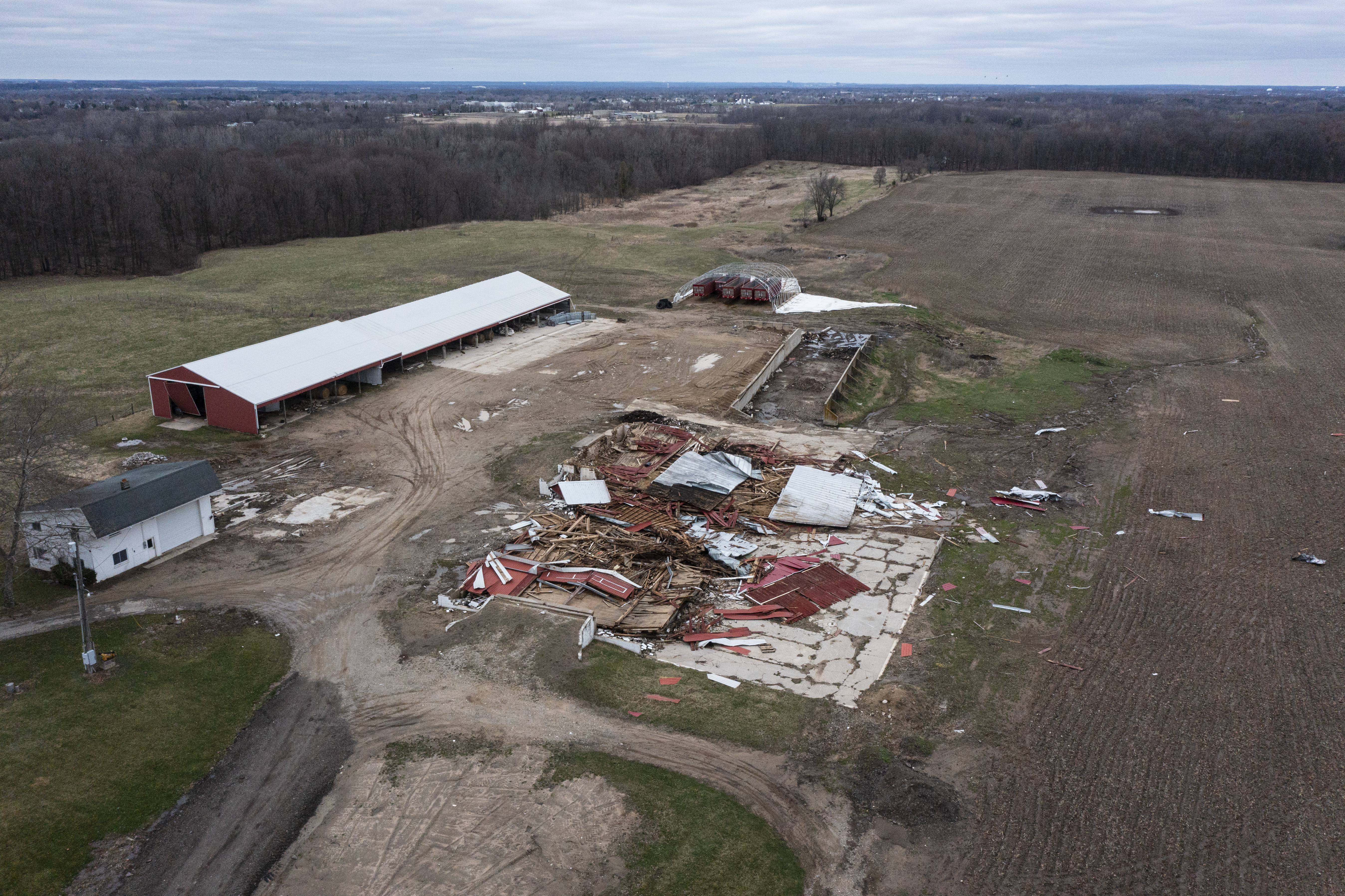 洋楽 Michigan - Tired (A Fairclough) High winds knock out power to thousands across Michigan with