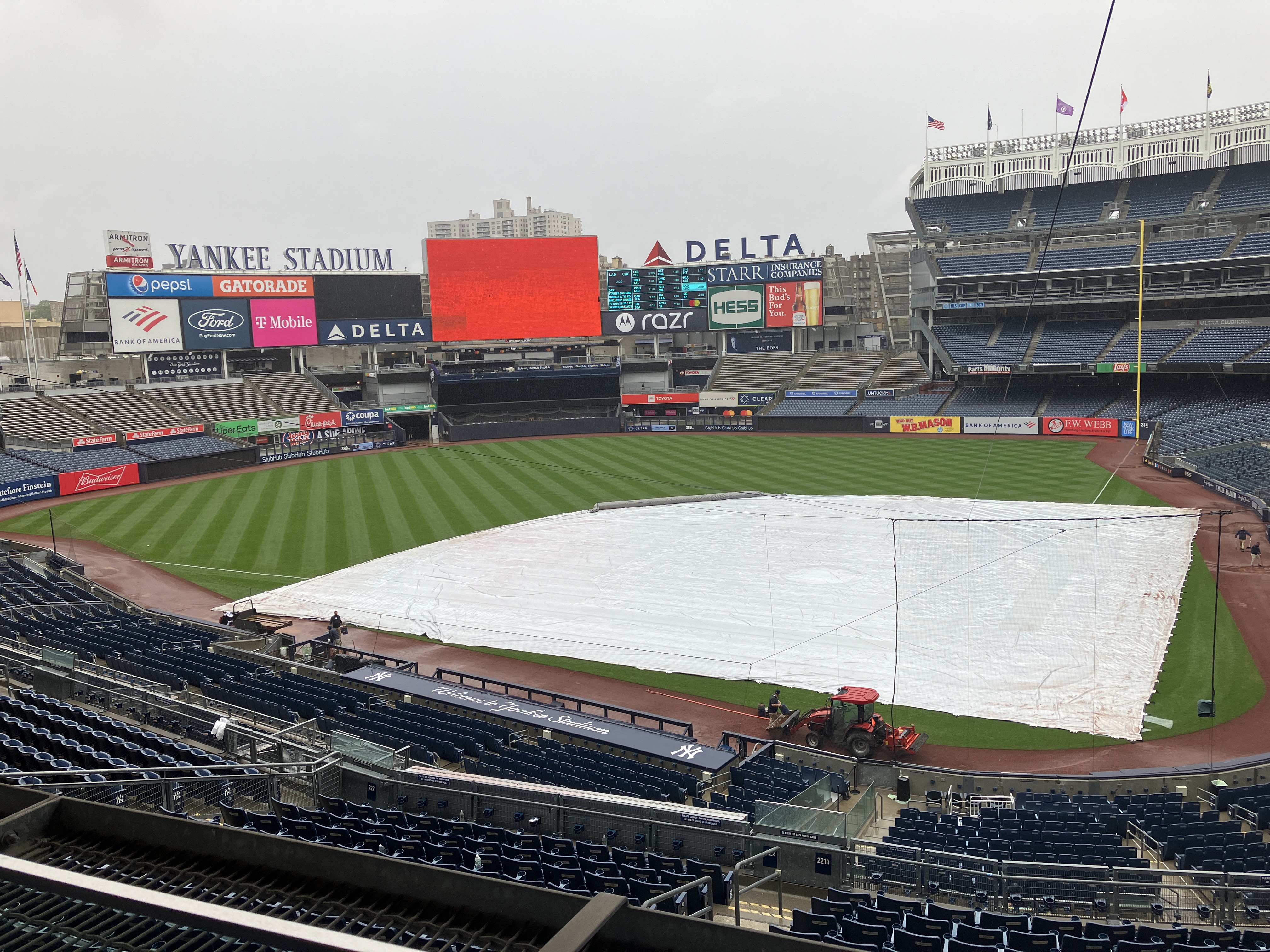 Yankees score in bunches, cruise to 9-3 victory over Angels 