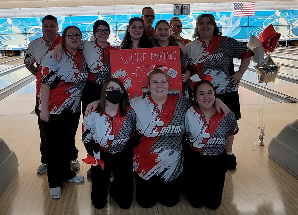 Bowling Teams Advance to Match Play at Mid-States Championships