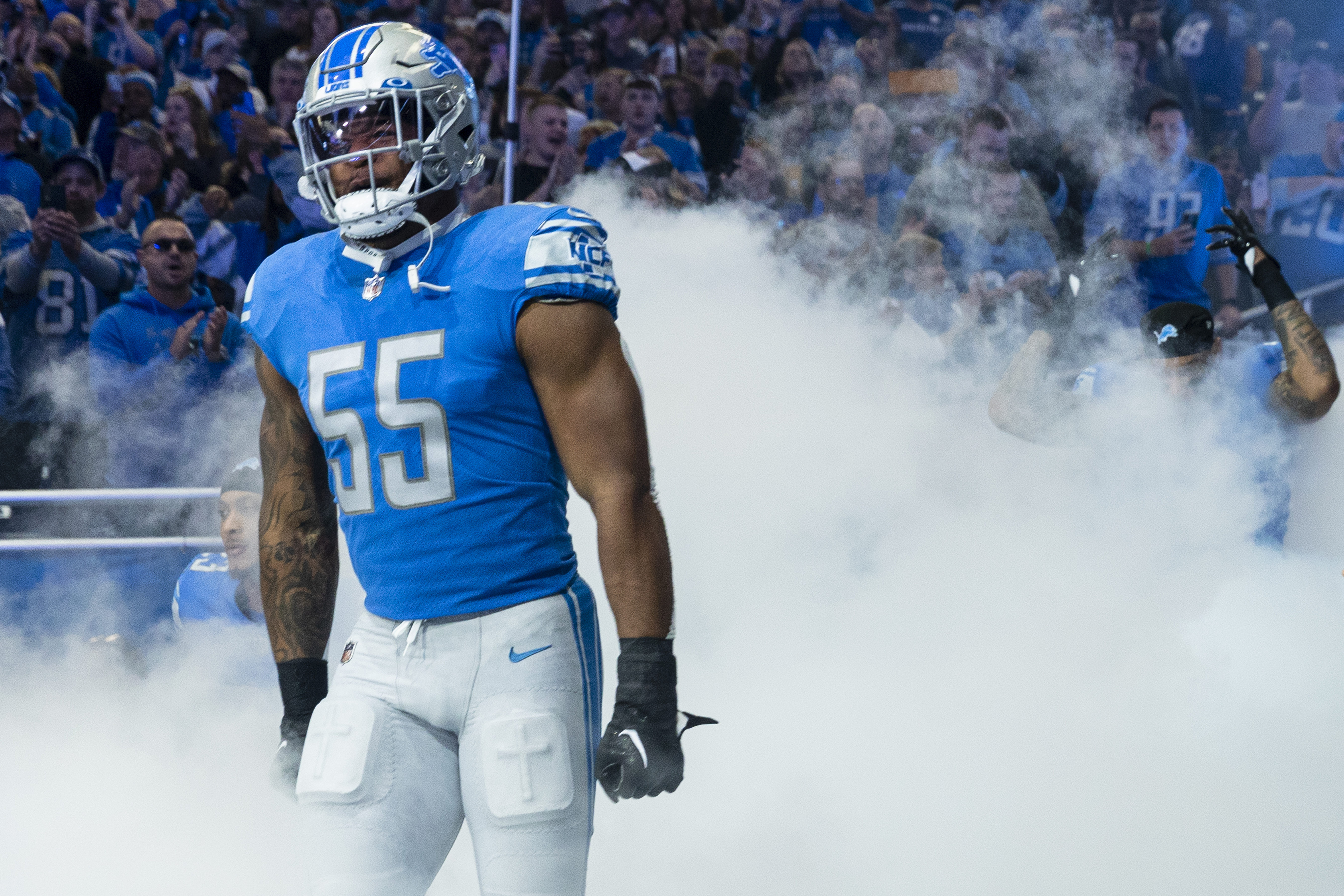 Lions LB Derrick Barnes, C Frank Ragnow cleared to play in frigid Carolina  