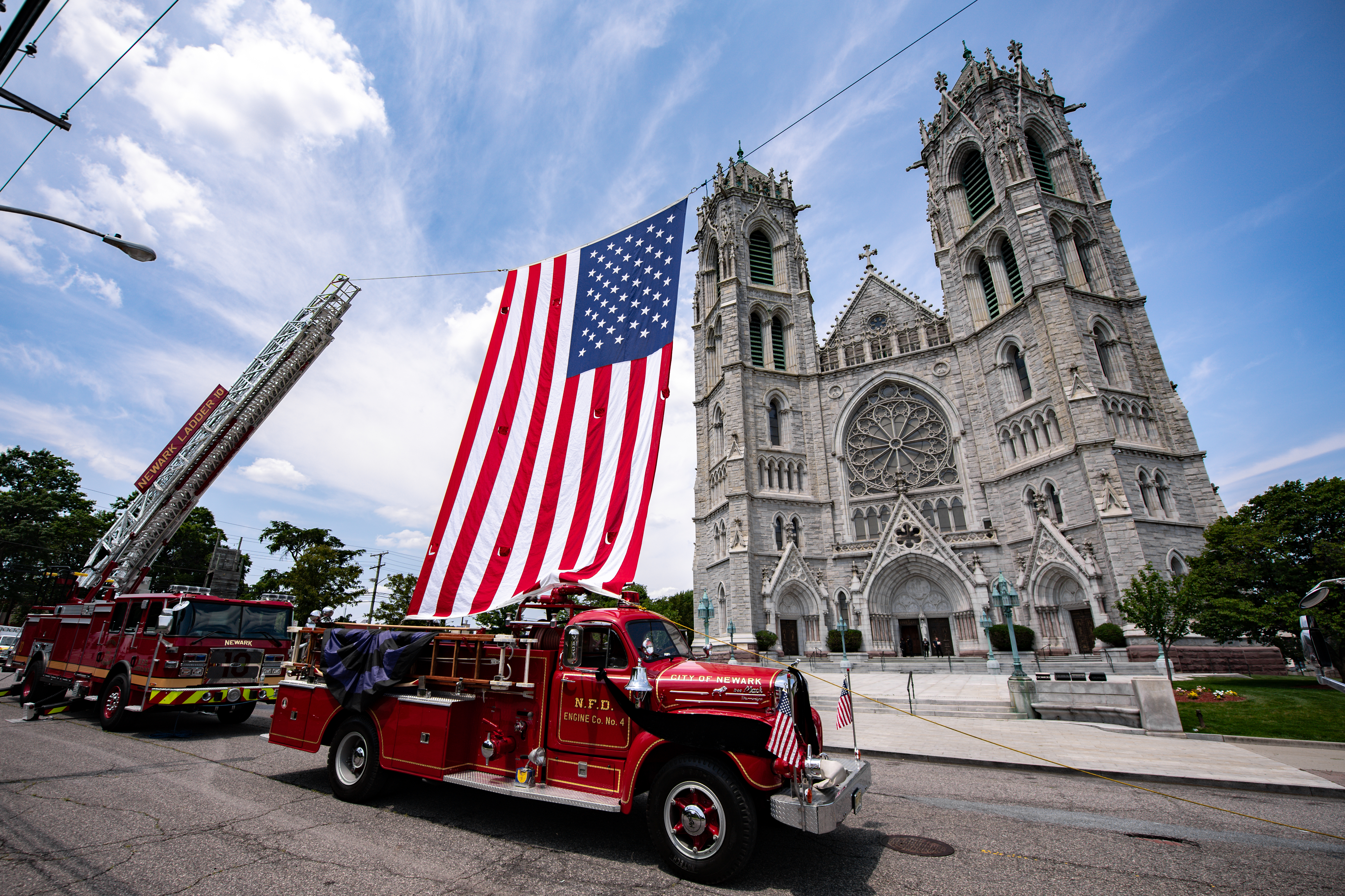 NEWARK, NJ  Bombeiro Augusto Acabou promovido a capitão a título póstumo -  LusoAmericano