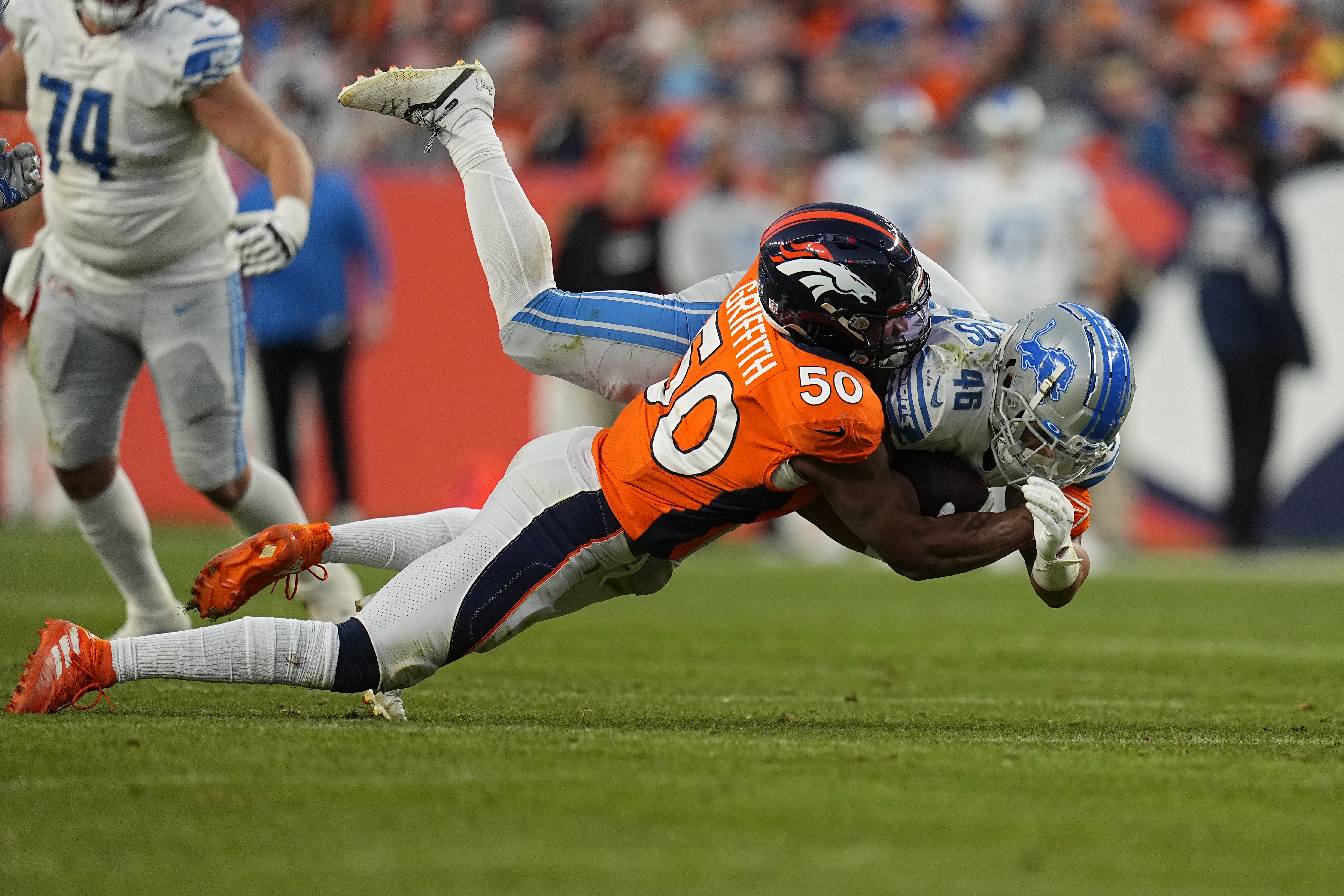 Broncos honor Demaryius Thomas with 38-10 rout of the Lions