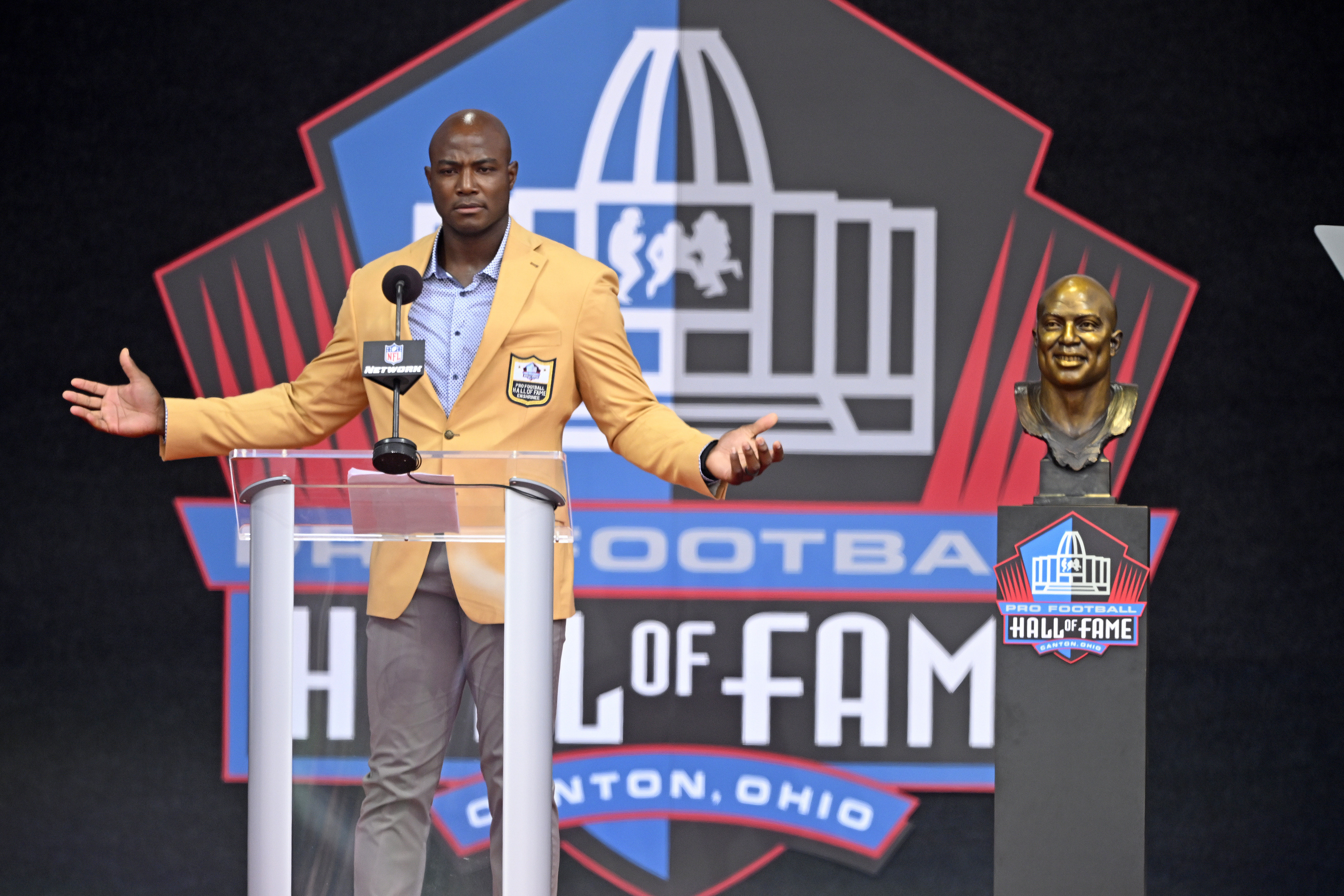 Cowboys inducting DeMarcus Ware into Ring of Honor