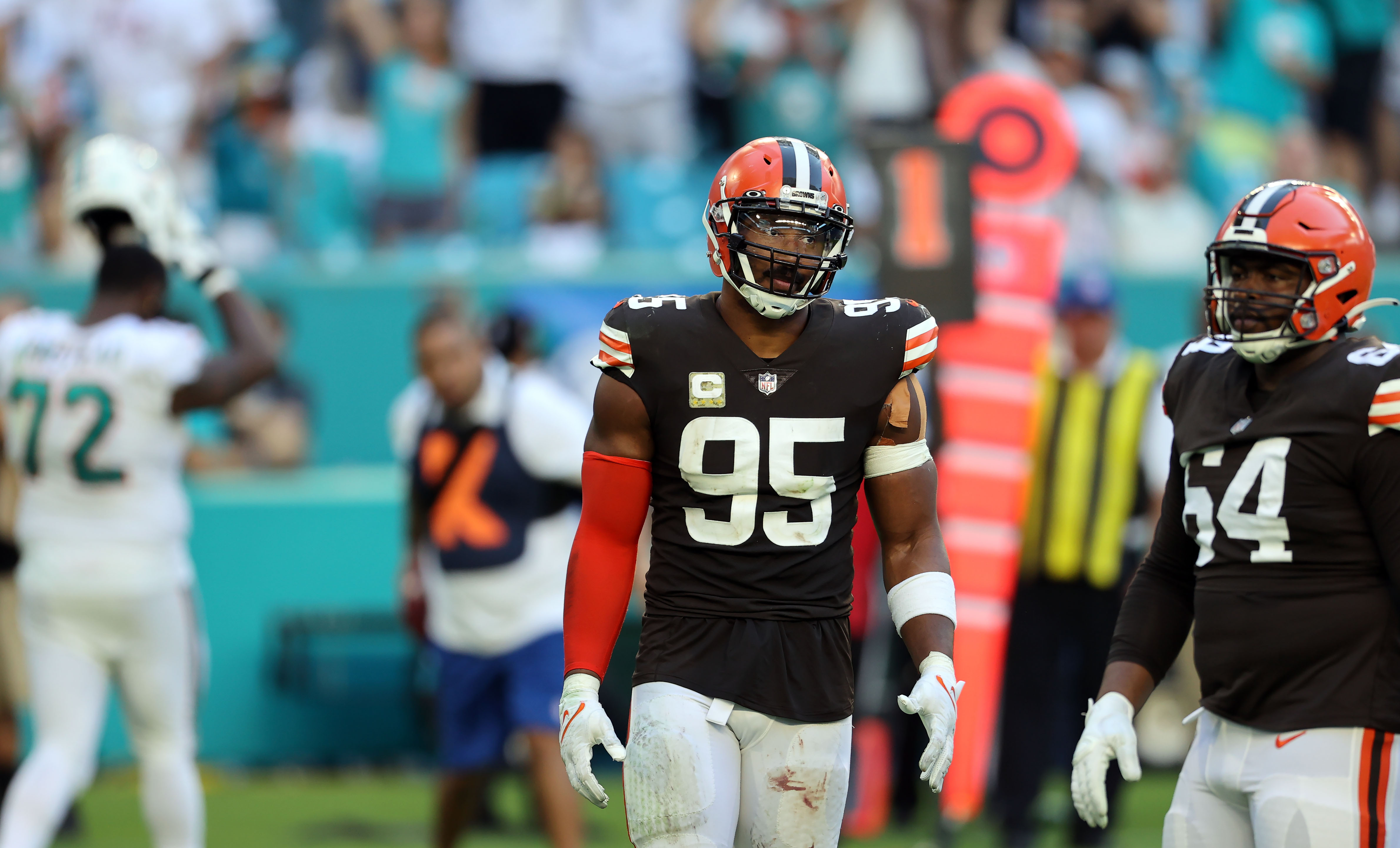 NFL live TV viewers spot Browns star Myles Garrett 'toying' with Bengals -  but fans accuse him of 'illegal' move