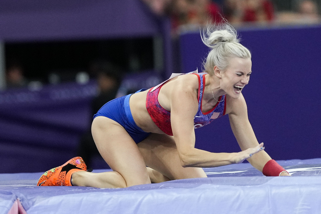Katie Moon in the pole vault final at Paris Olympics 2024 - cleveland.com