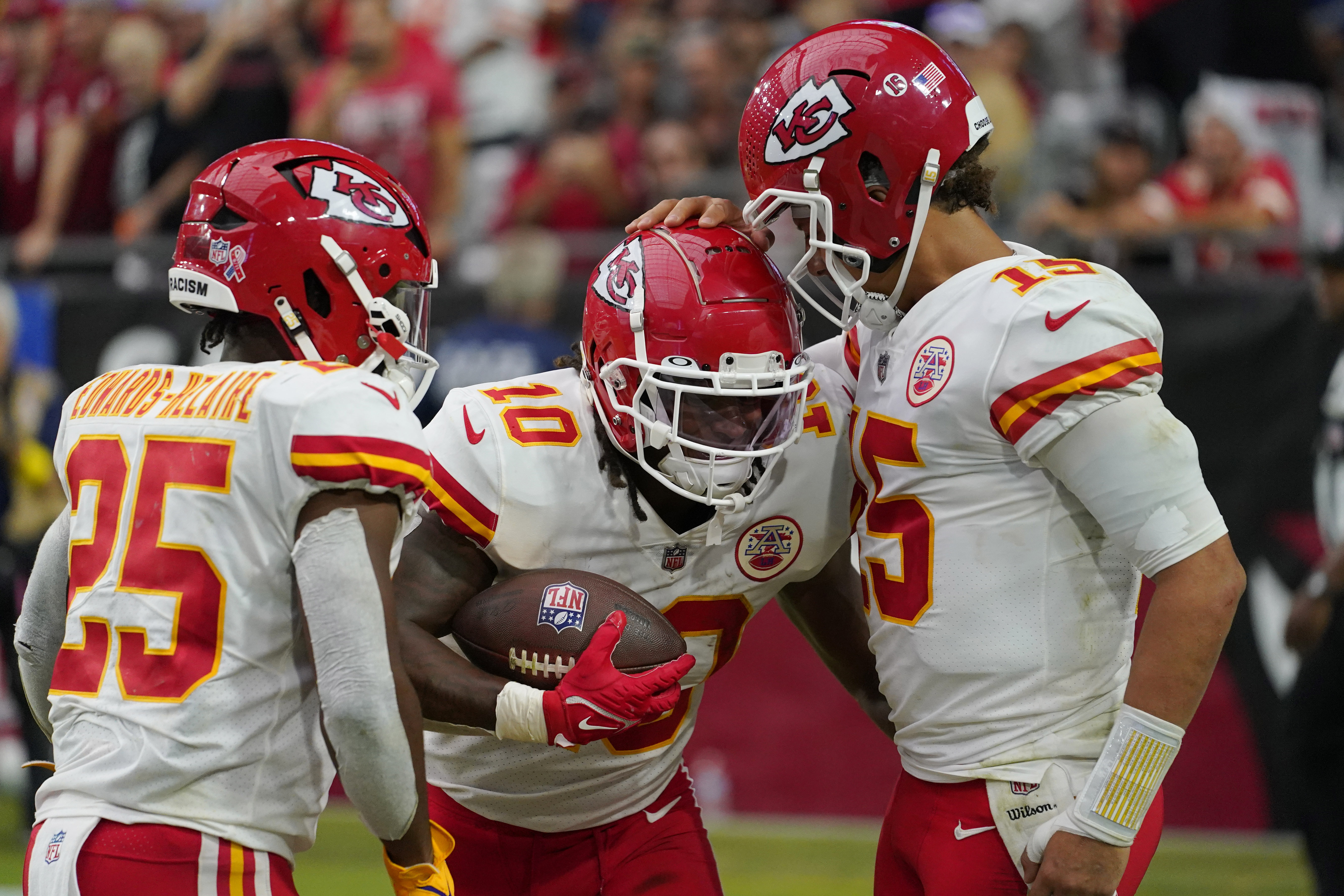 Isiah Pacheco injury: Chiefs RB hobbles off field in Week 1 vs. Lions, but  returns to game - DraftKings Network