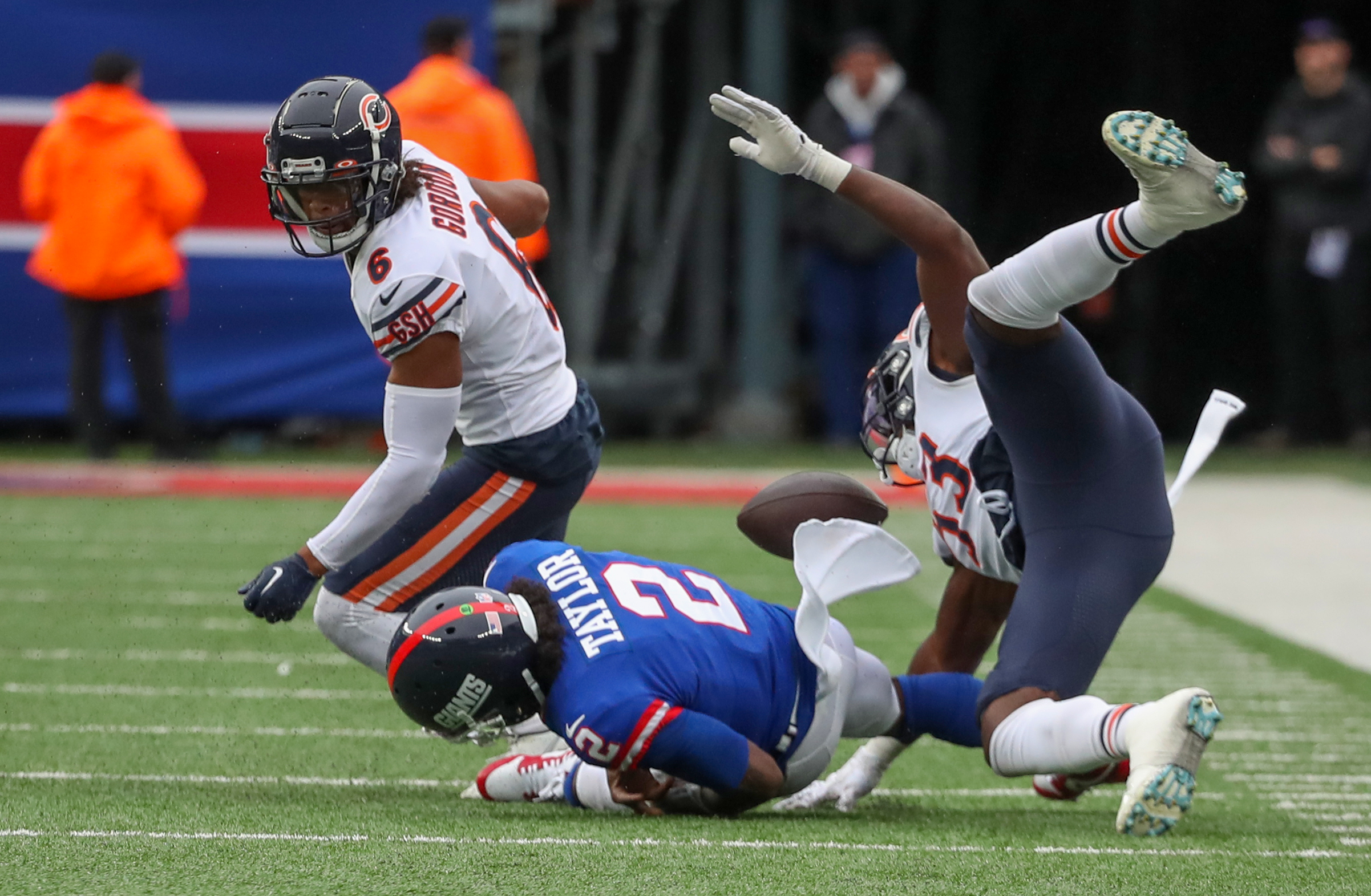 New York Giants tight end Tanner Hudson (88) pulls down a pass against the  Chicago Bears during the second quarter of an NFL football game, Sunday, Oct.  2, 2022, in East Rutherford