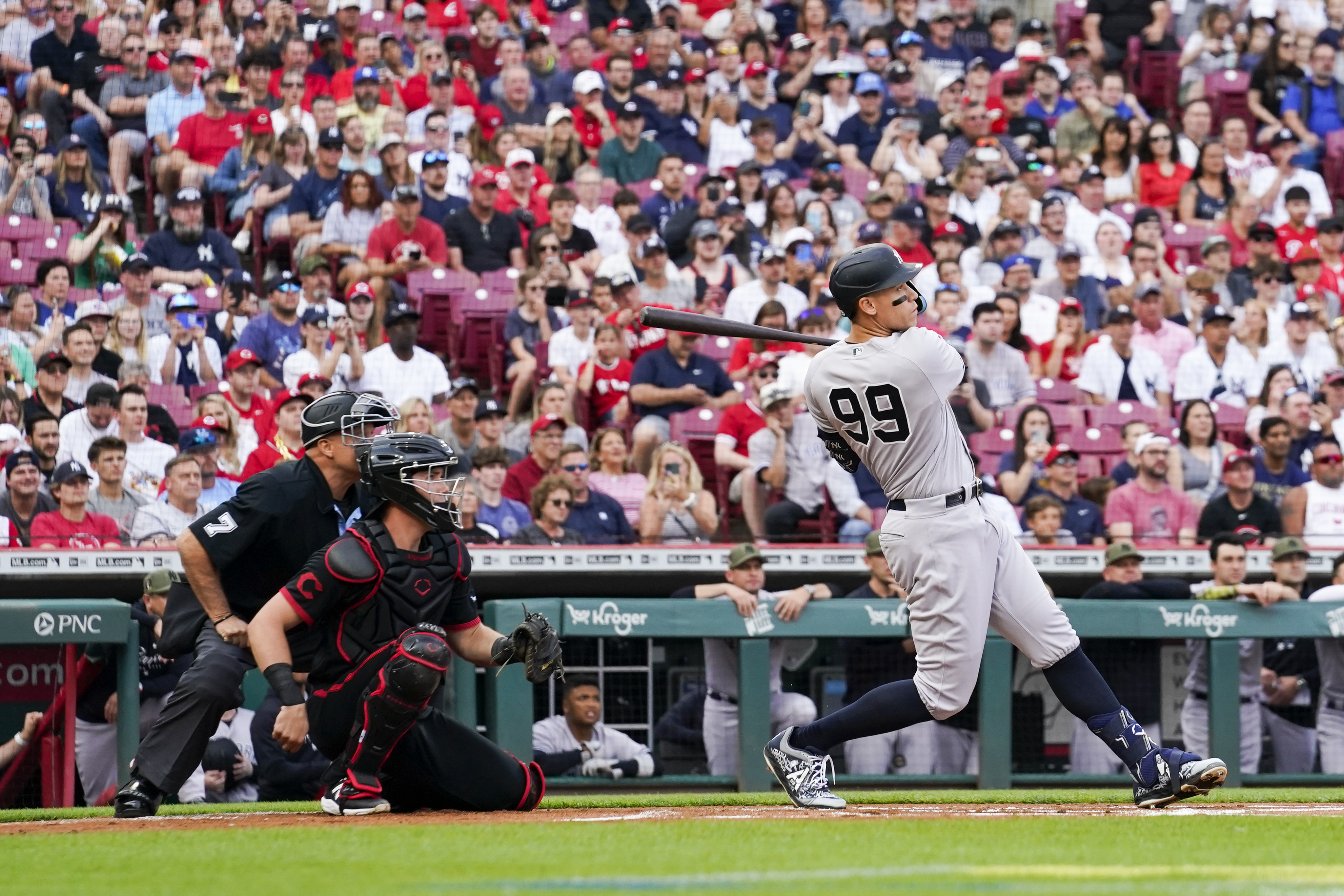 Yankees' Anthony Rizzo collects high praise for bobblehead blasts