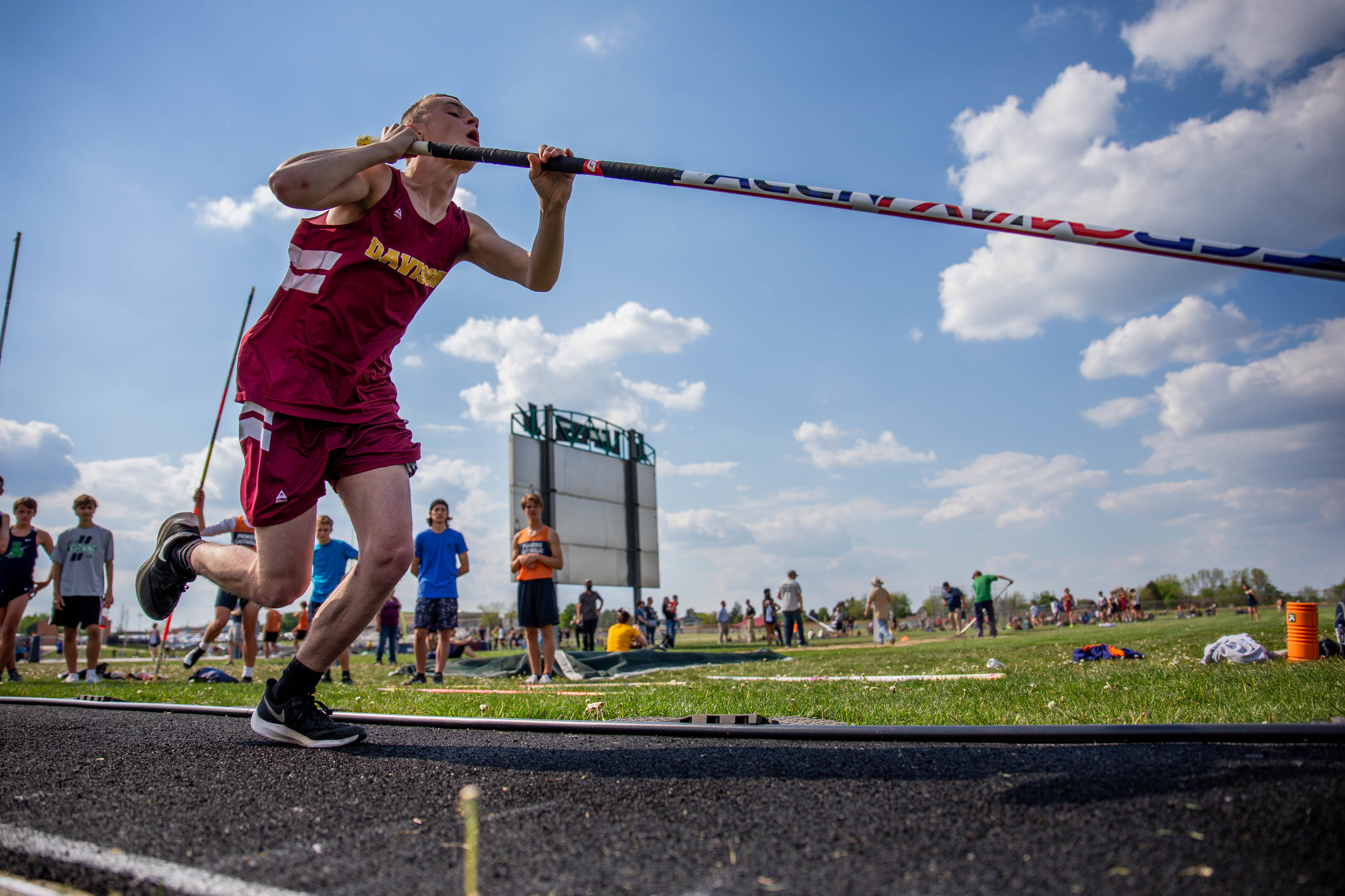 Blind since birth, 'remarkable' Davison senior has become successful pole  vaulter 