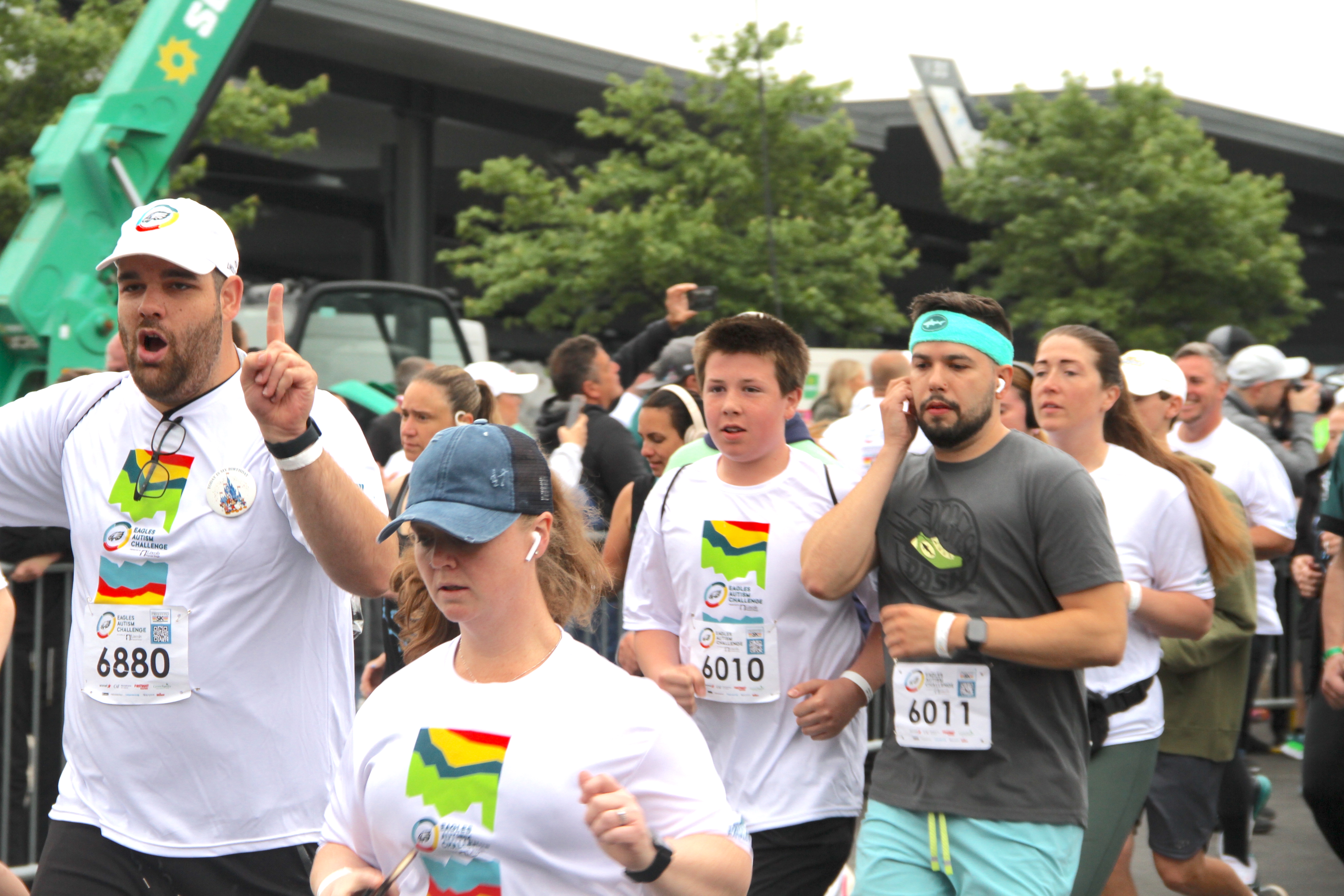 Jason Kelce, A.J. Brown greet fans at Eagles Autism Challenge 